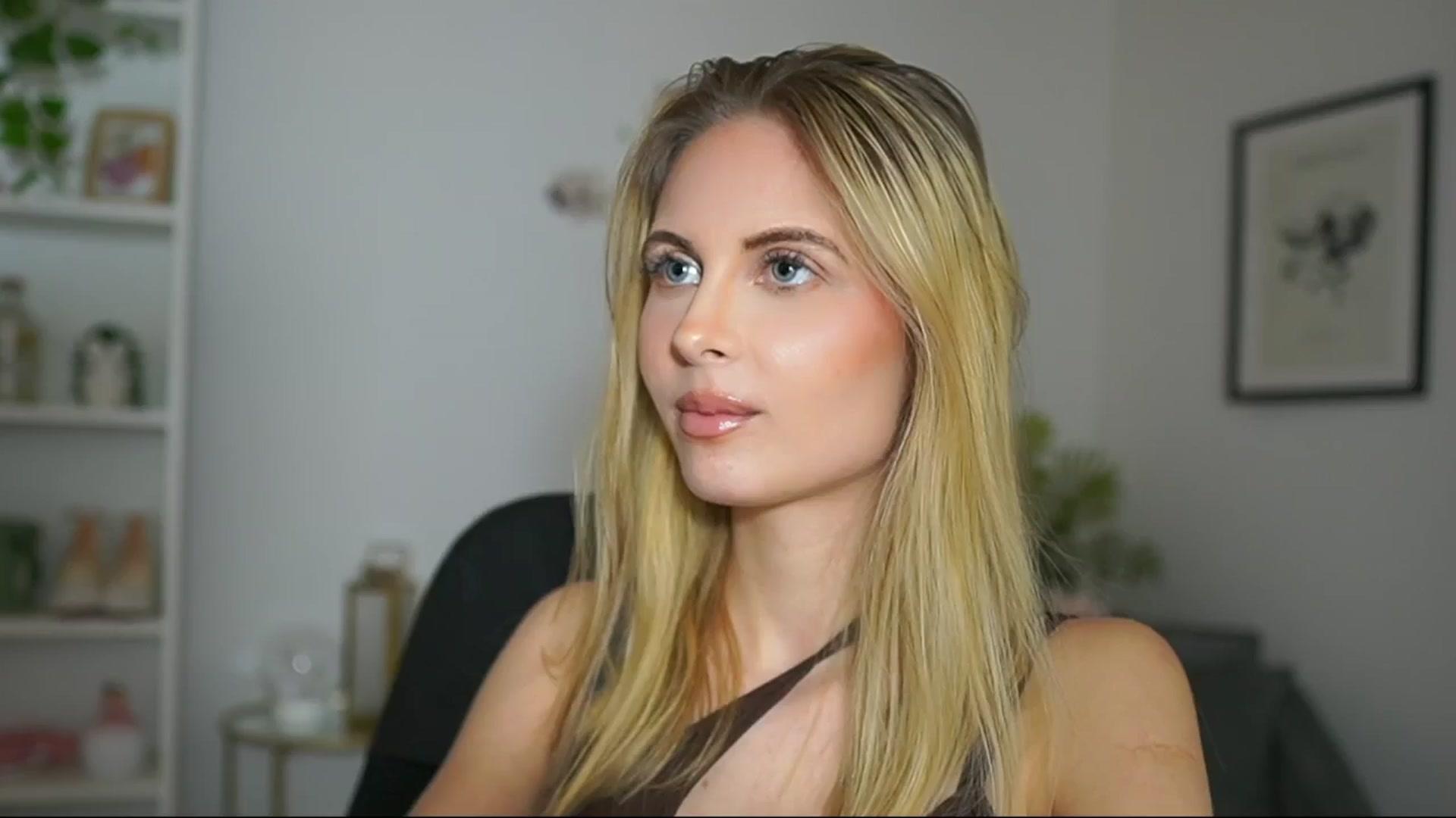 Gallery image thumbnail from Catecrago_'s myfreecams stream on, 03/05/2025, 17:26 image 12 of 20