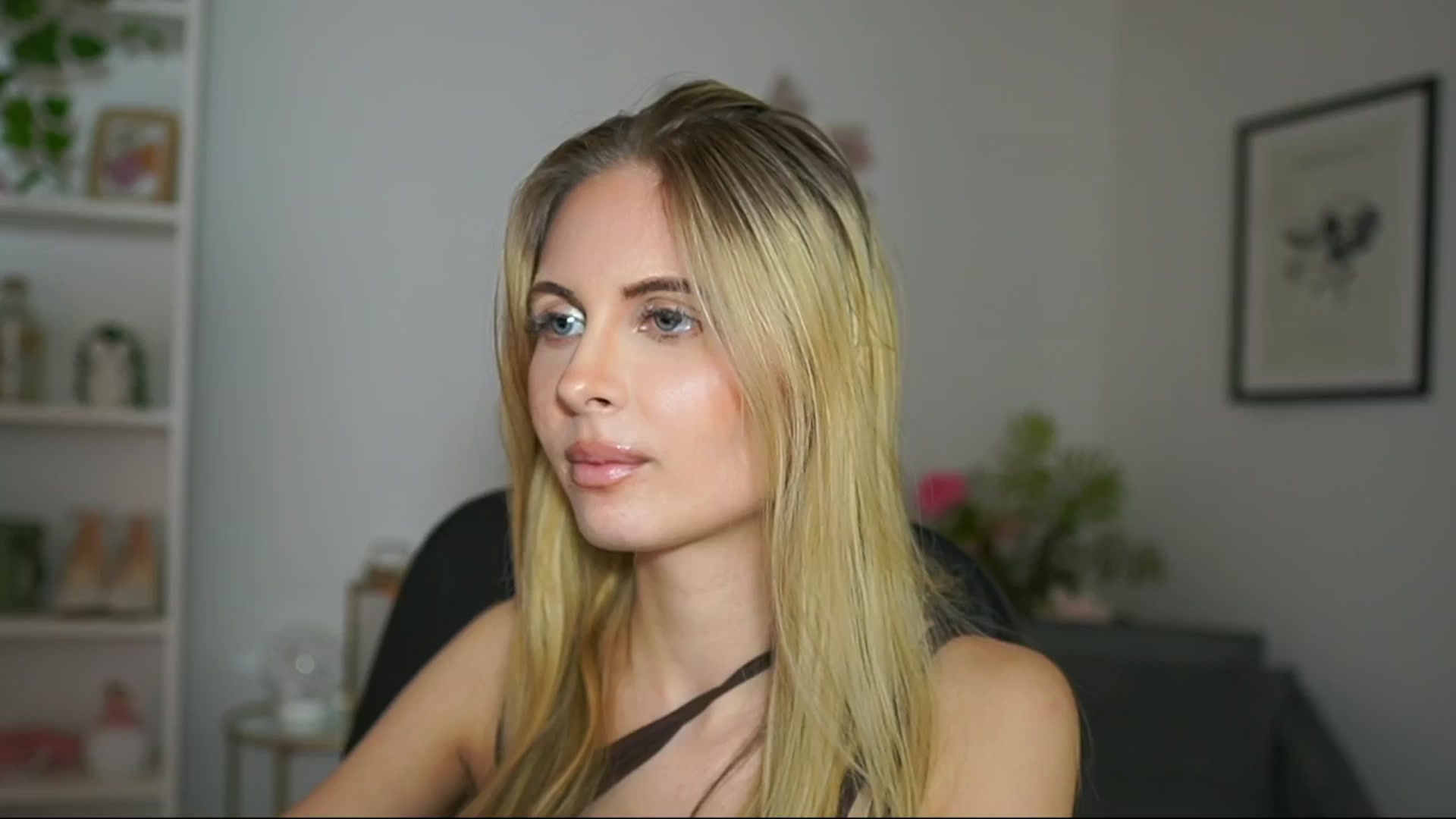 Gallery image thumbnail from Catecrago_'s myfreecams stream on, 03/05/2025, 18:49 image 16 of 20
