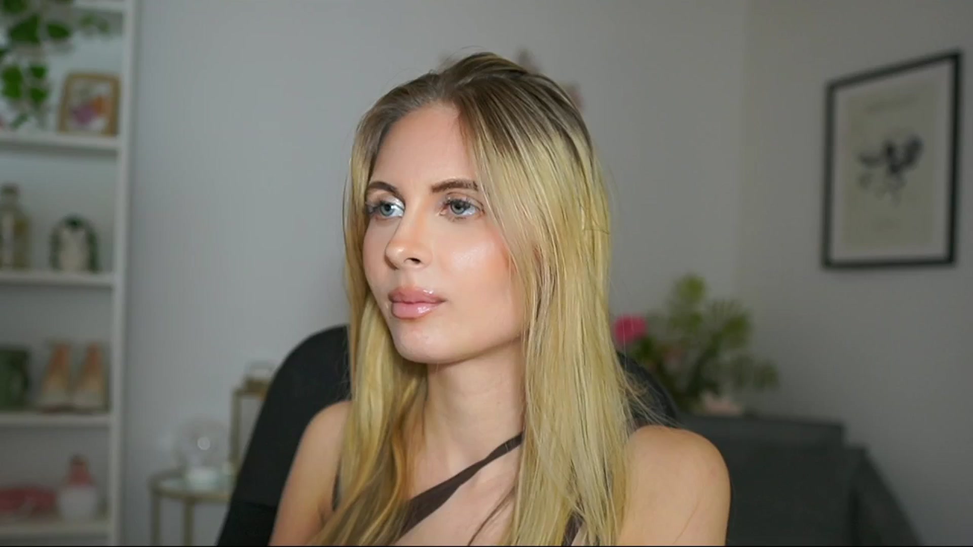Gallery image thumbnail from Catecrago_'s myfreecams stream on, 03/05/2025, 18:49 image 14 of 20