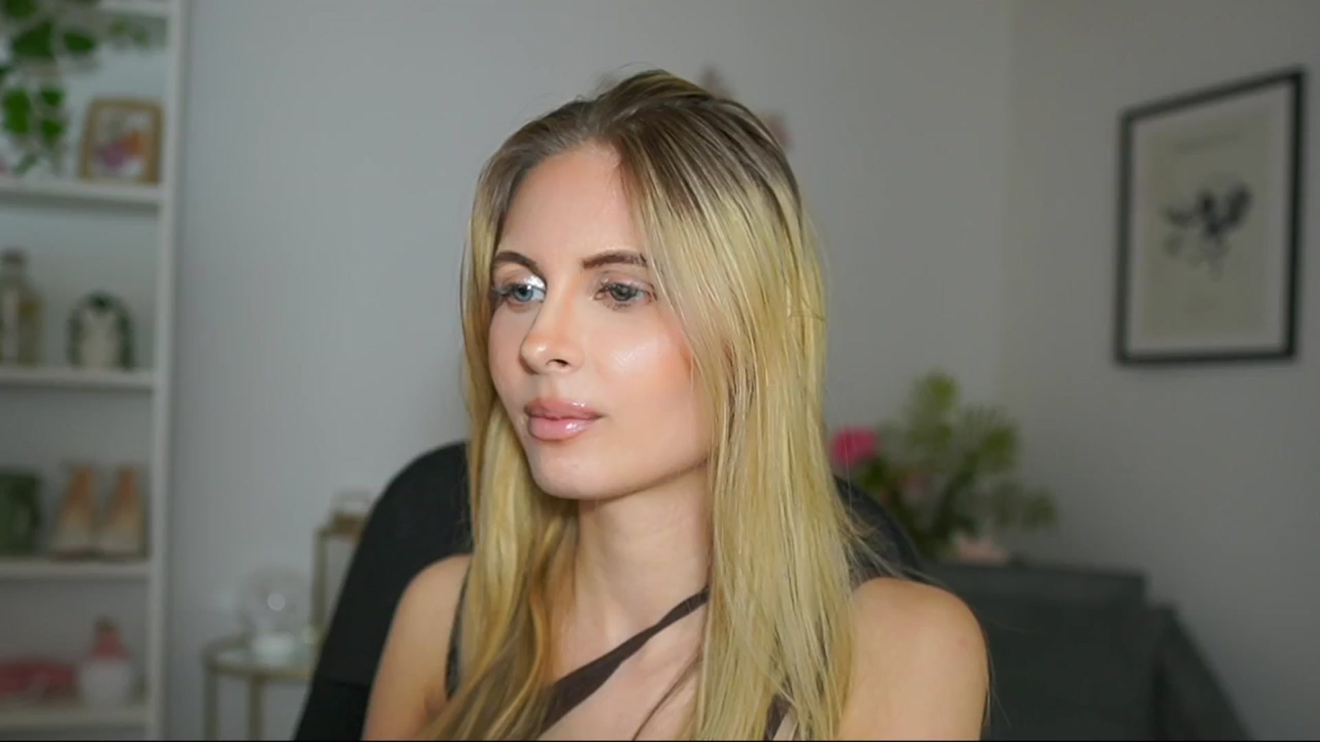 Gallery image thumbnail from Catecrago_'s myfreecams stream on, 03/05/2025, 18:49 image 15 of 20