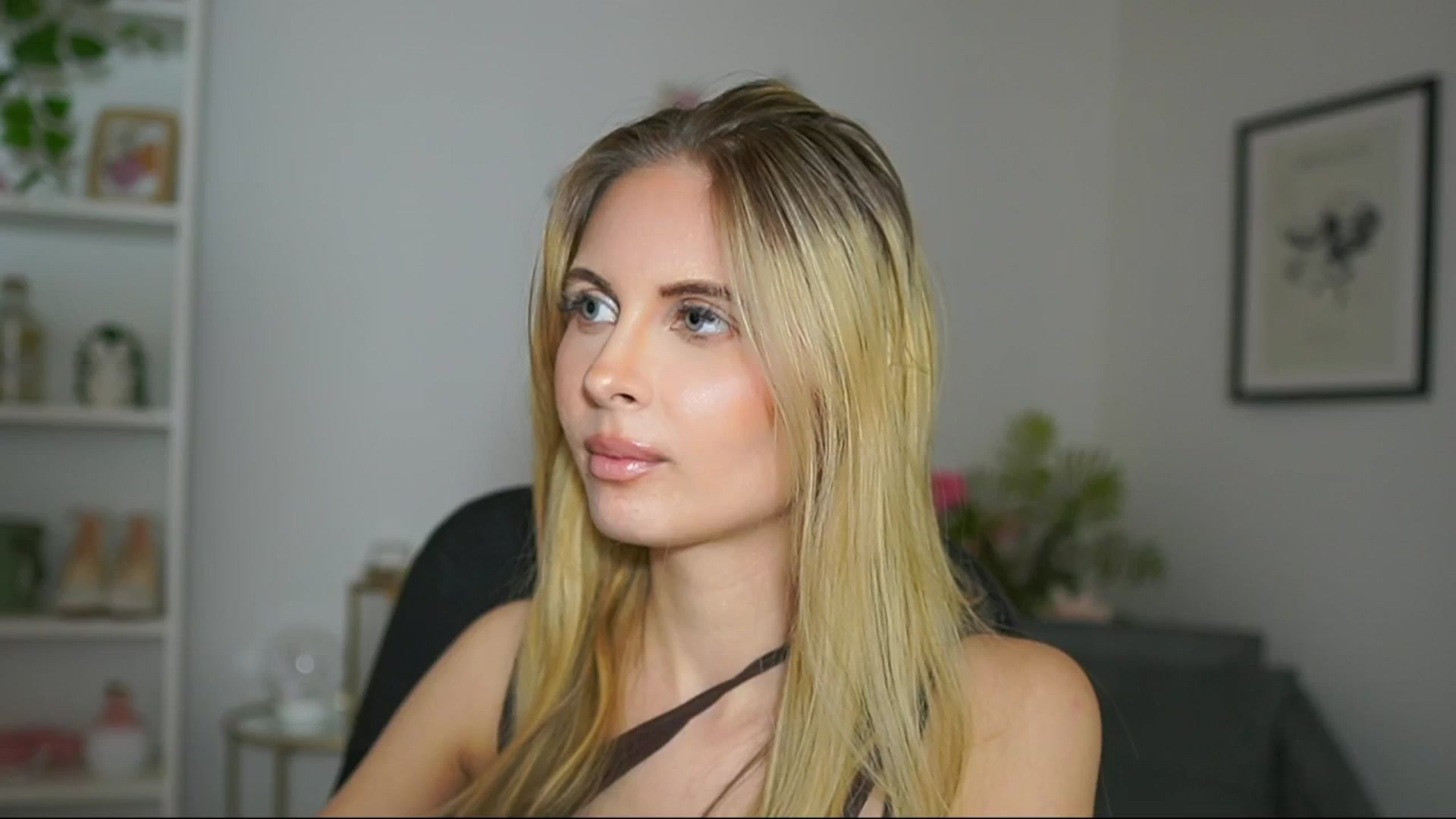 Gallery image thumbnail from Catecrago_'s myfreecams stream on, 03/05/2025, 18:49 image 13 of 20