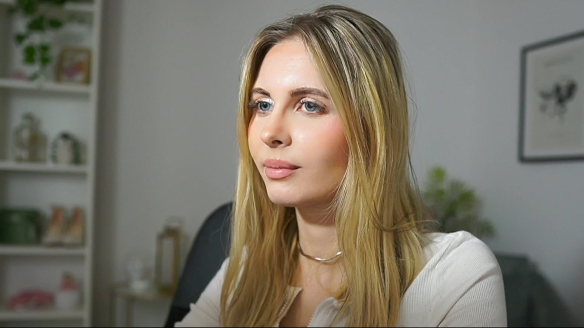 Gallery image thumbnail from Catecrago_'s myfreecams stream on, 03/07/2025, 11:46 image 13 of 20