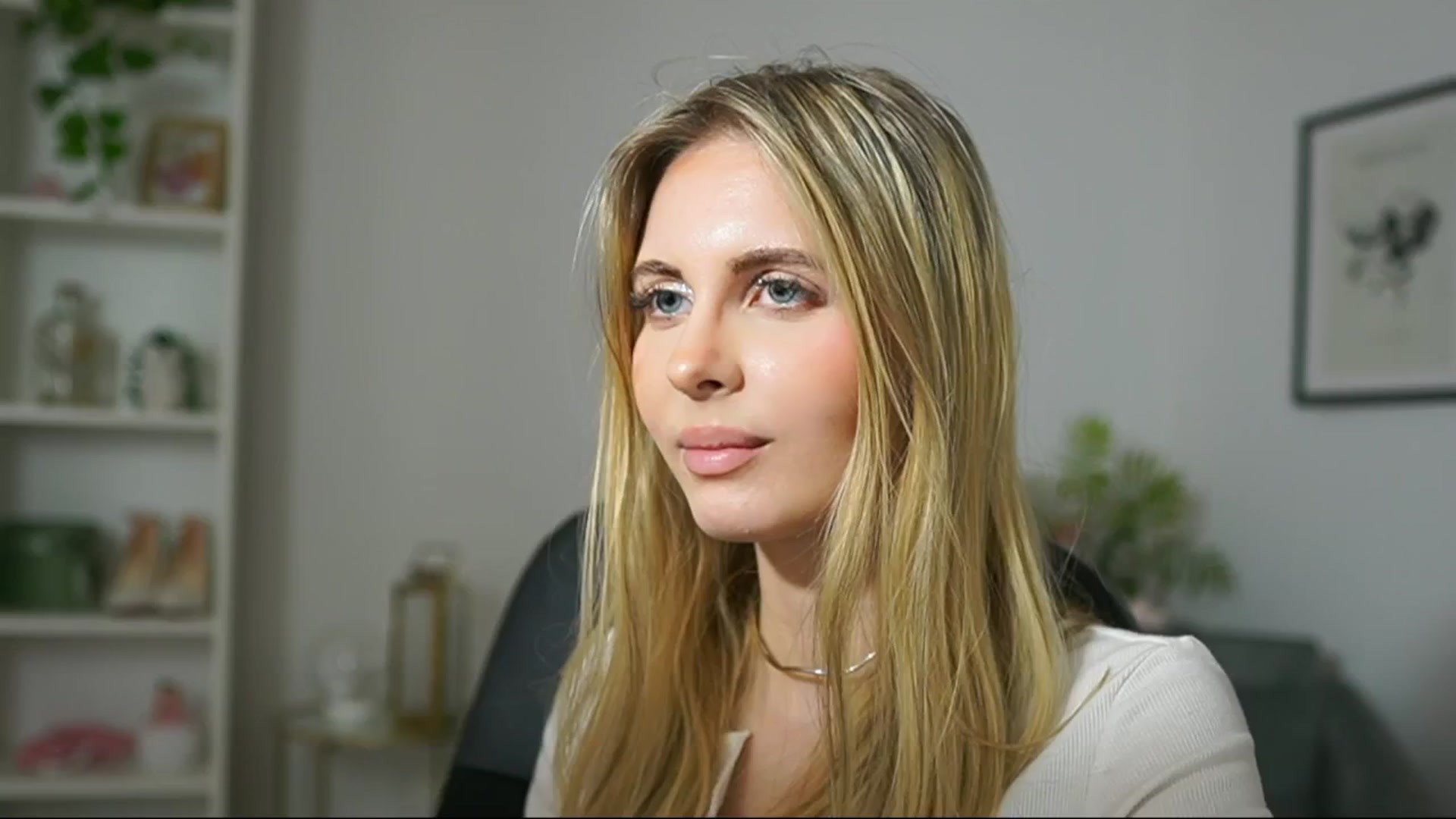 Gallery image thumbnail from Catecrago_'s myfreecams stream on, 03/07/2025, 12:44 image 15 of 20