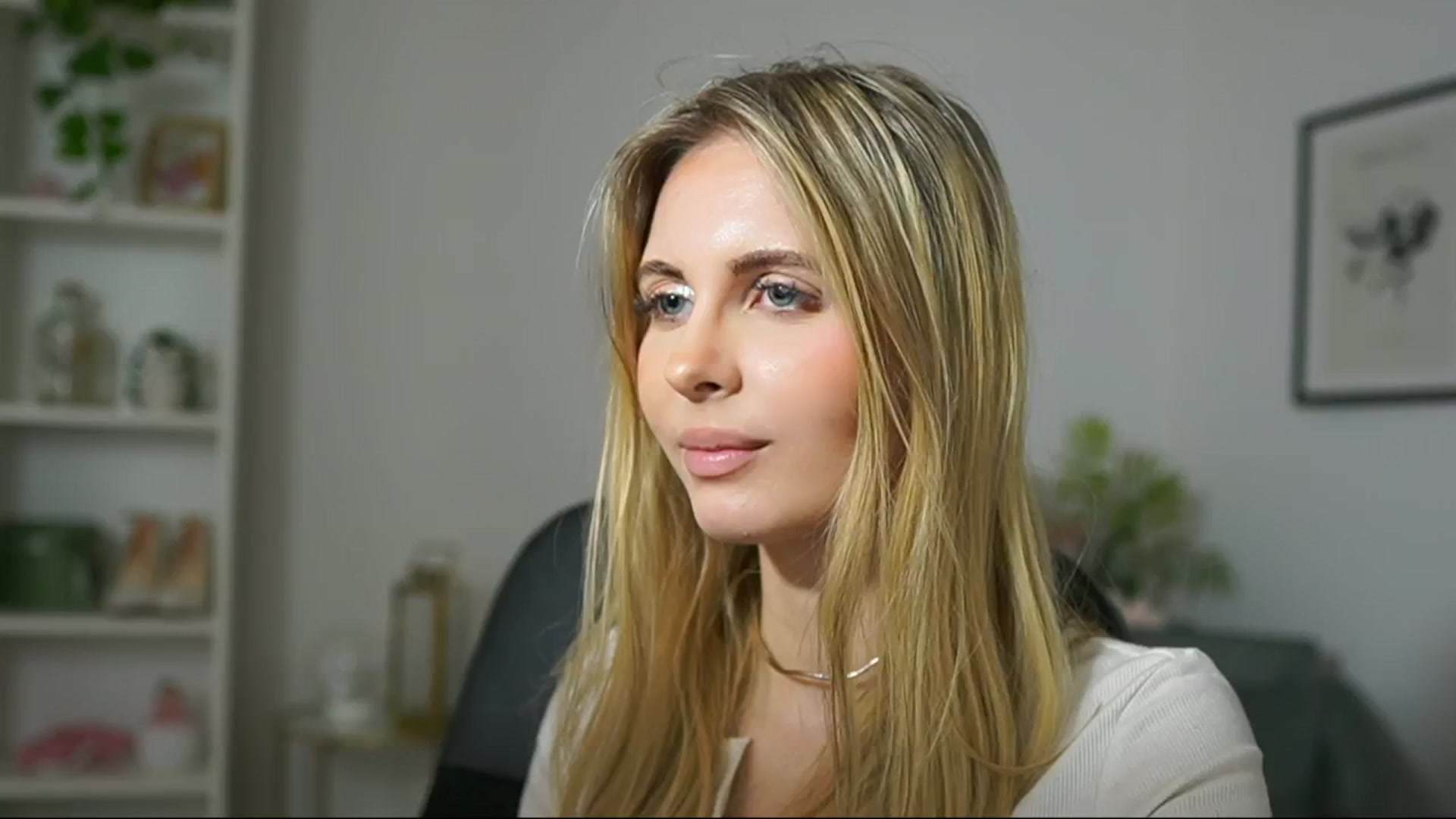 Gallery image thumbnail from Catecrago_'s myfreecams stream on, 03/07/2025, 12:44 image 16 of 20