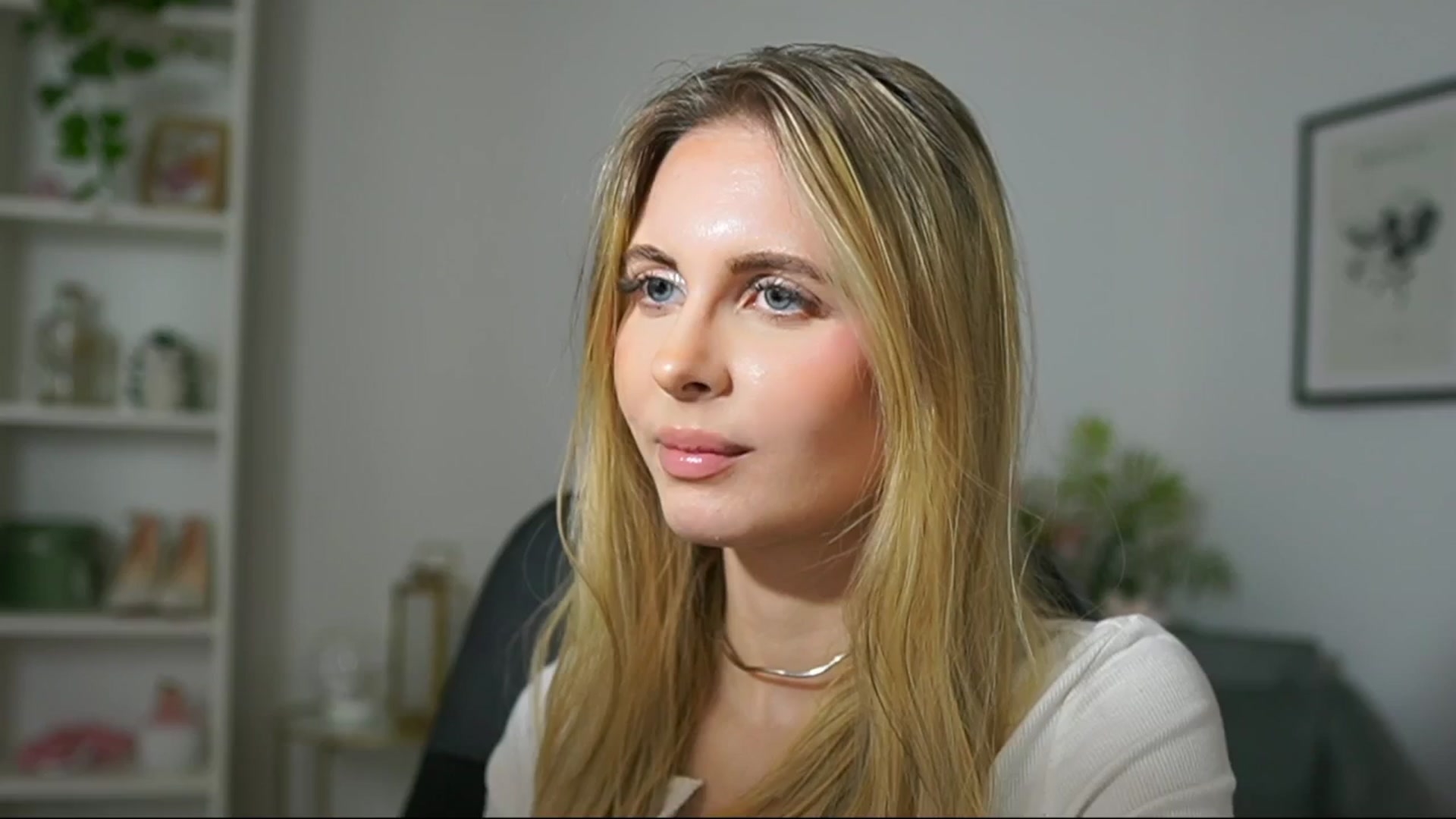 Gallery image thumbnail from Catecrago_'s myfreecams stream on, 03/07/2025, 13:49 image 13 of 20