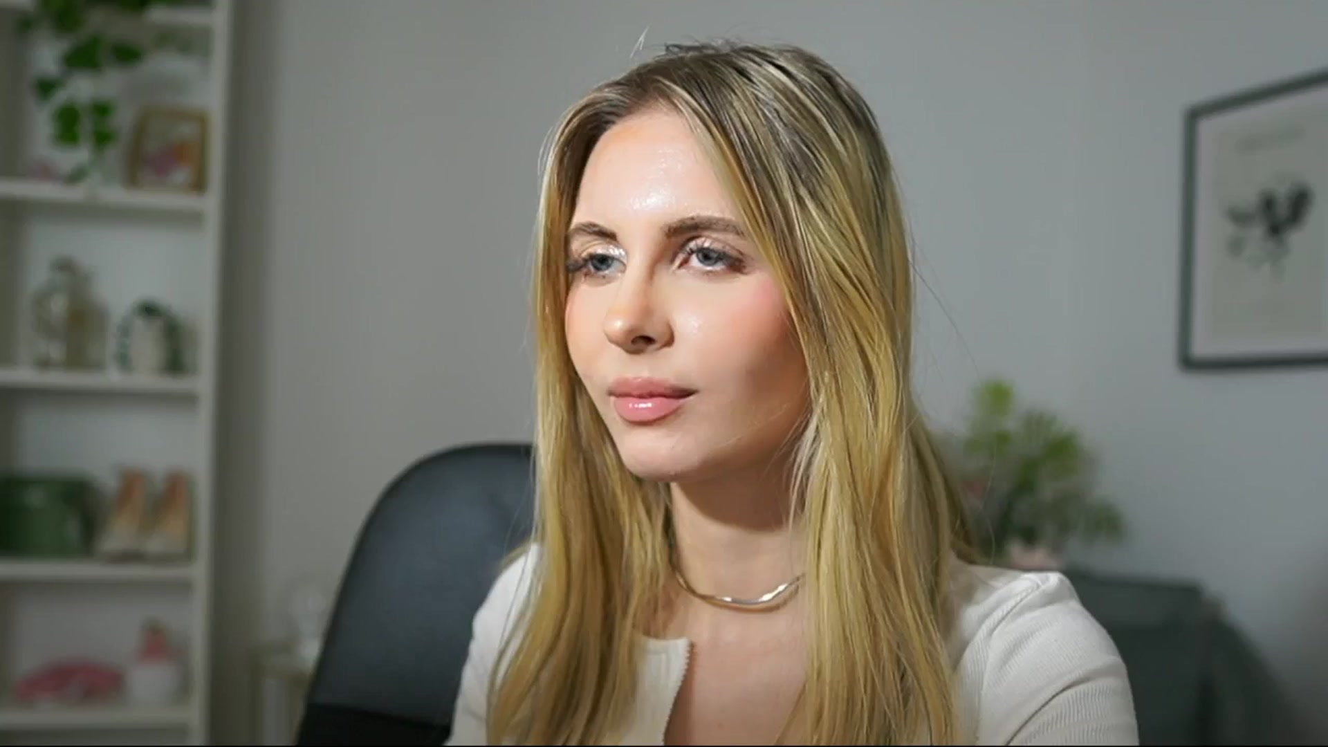 Gallery image thumbnail from Catecrago_'s myfreecams stream on, 03/07/2025, 13:49 image 1 of 20