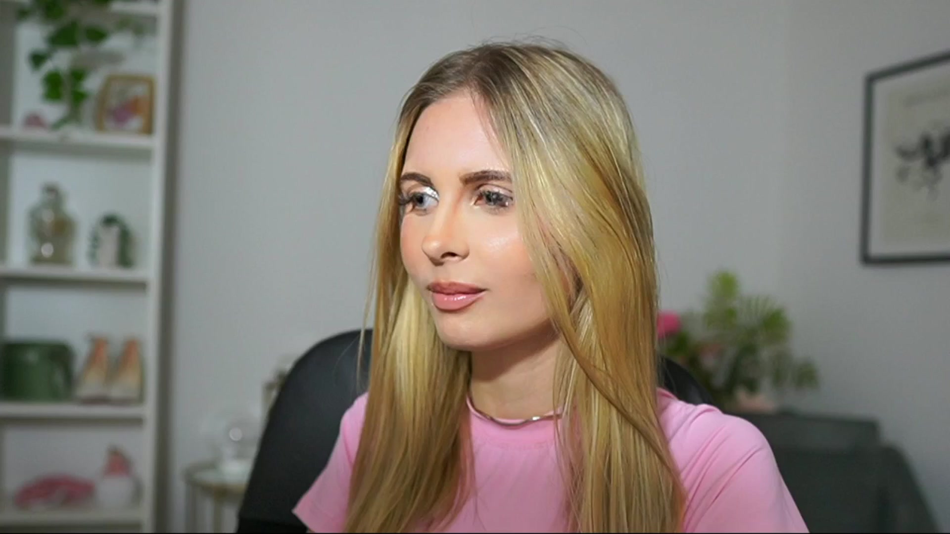 Gallery image thumbnail from Catecrago_'s myfreecams stream on, 03/08/2025, 18:13 image 6 of 20