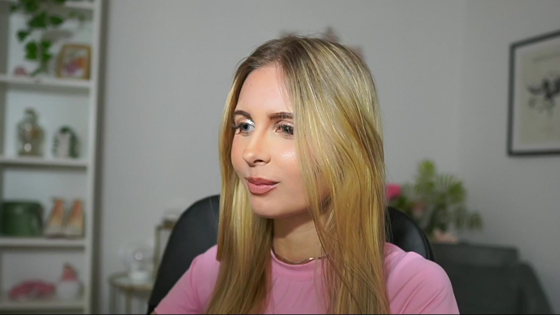 Gallery image thumbnail from Catecrago_'s myfreecams stream on, 03/08/2025, 18:13 image 14 of 20