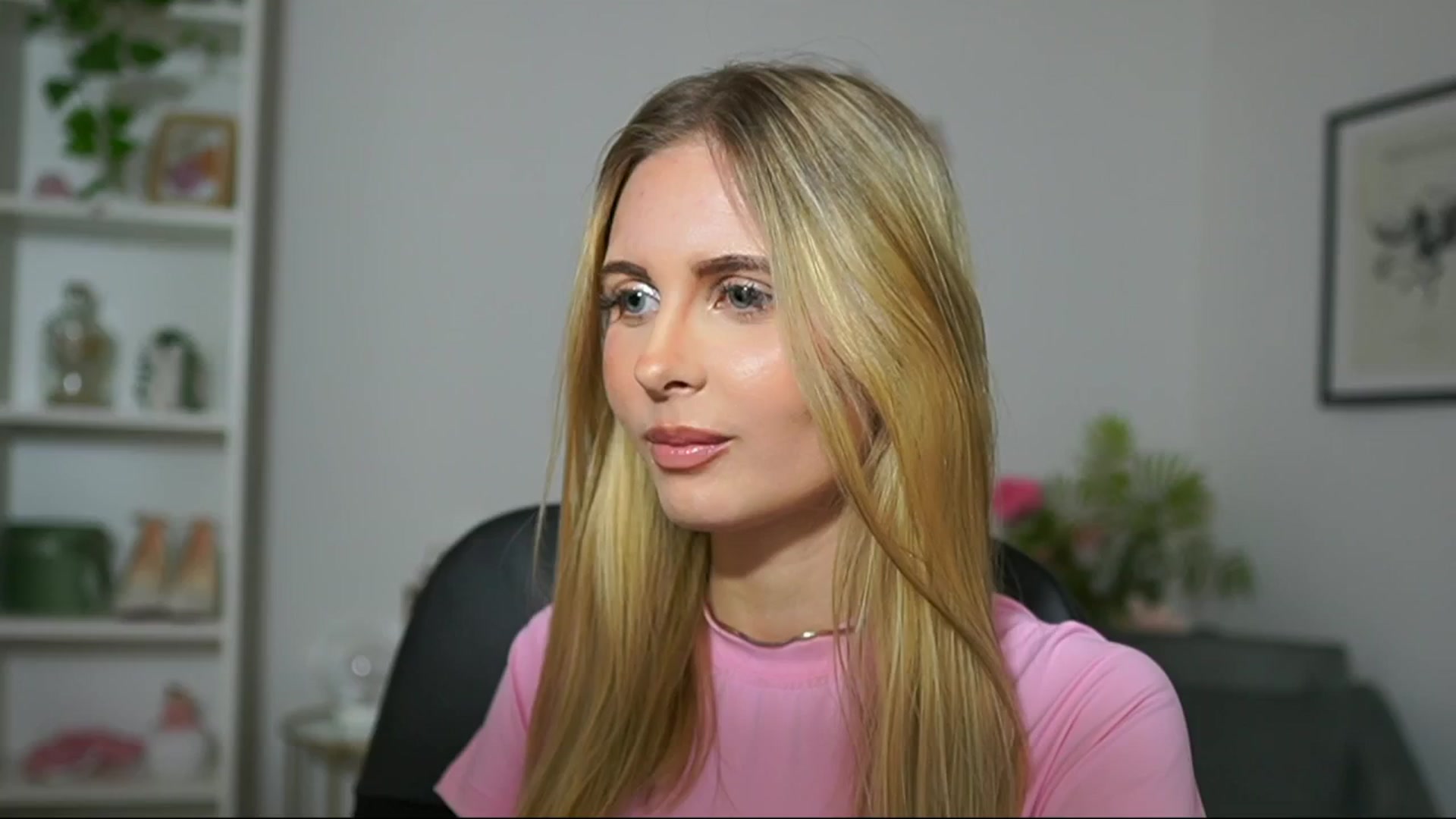 Gallery image thumbnail from Catecrago_'s myfreecams stream on, 03/08/2025, 18:13 image 5 of 20