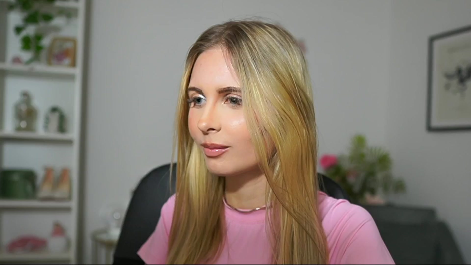 Gallery image thumbnail from Catecrago_'s myfreecams stream on, 03/08/2025, 18:13 image 9 of 20