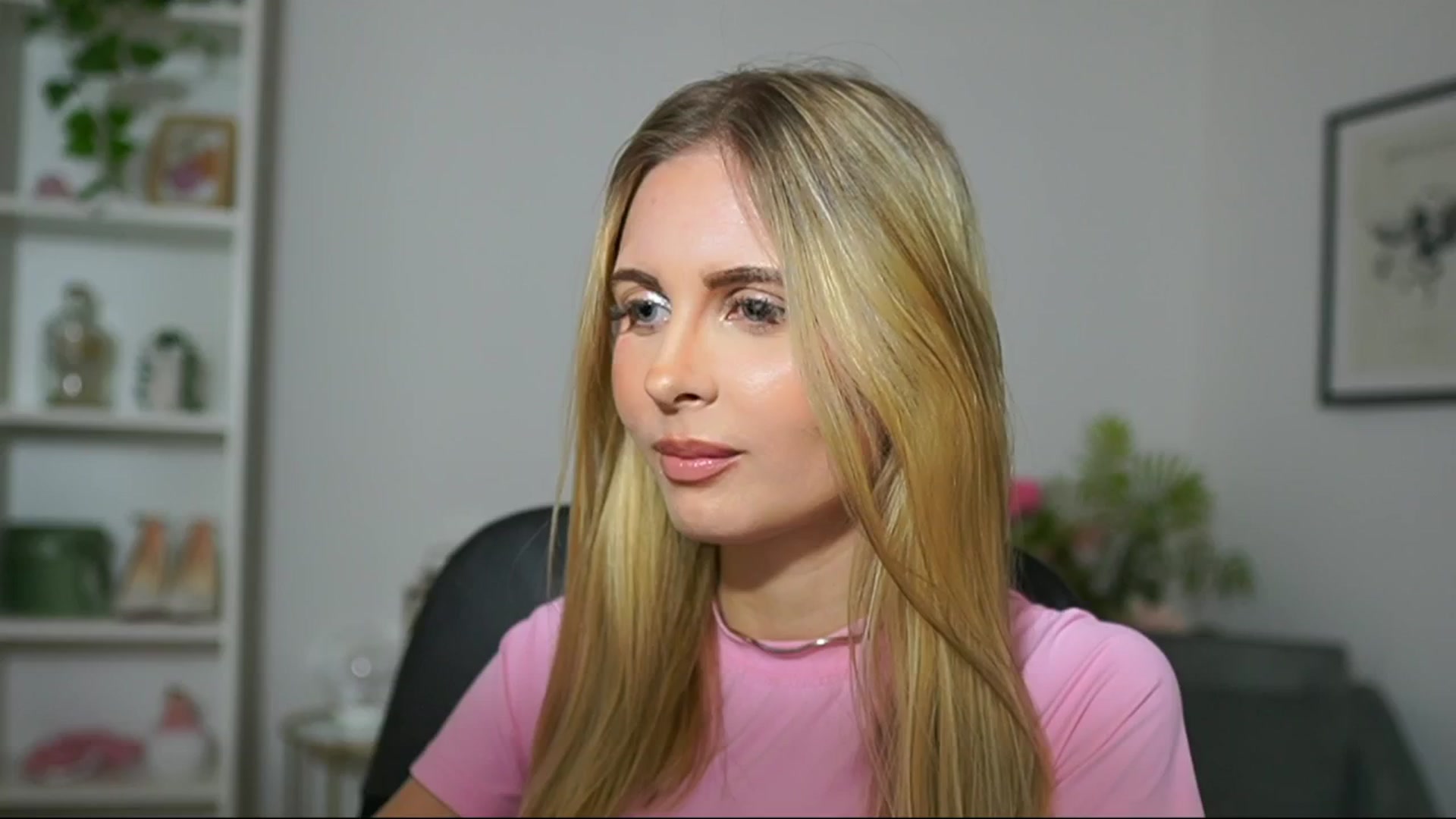 Gallery image thumbnail from Catecrago_'s myfreecams stream on, 03/08/2025, 18:13 image 7 of 20