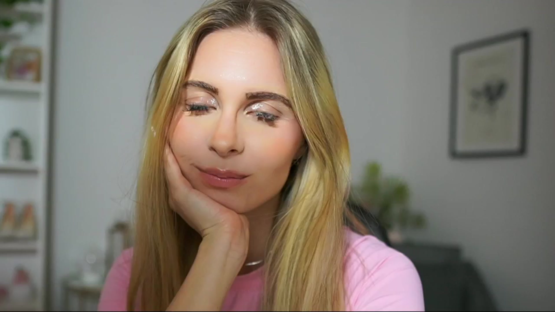 Gallery image thumbnail from Catecrago_'s myfreecams stream on, 03/10/2025, 14:26 image 10 of 20