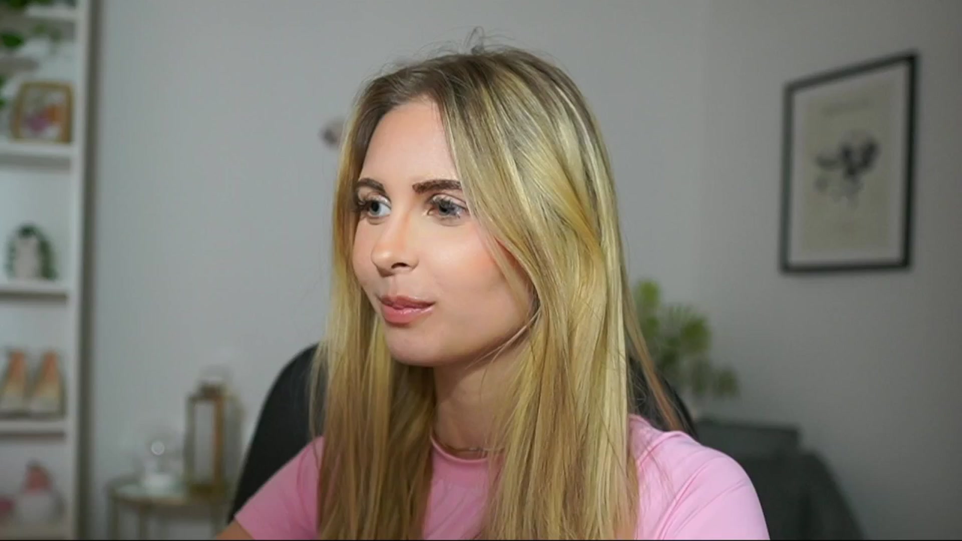 Gallery image thumbnail from Catecrago_'s myfreecams stream on, 03/10/2025, 14:26 image 8 of 20