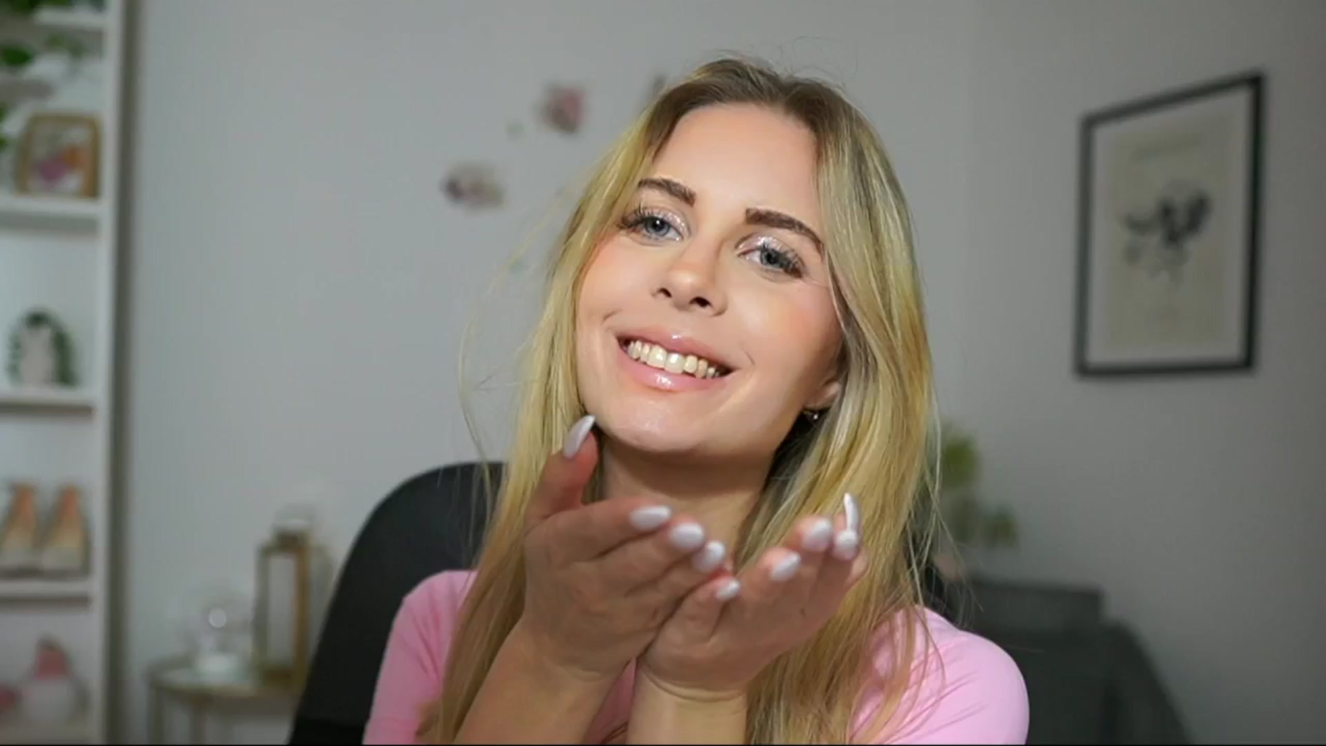 Gallery image thumbnail from Catecrago_'s myfreecams stream on, 03/10/2025, 14:26 image 12 of 20