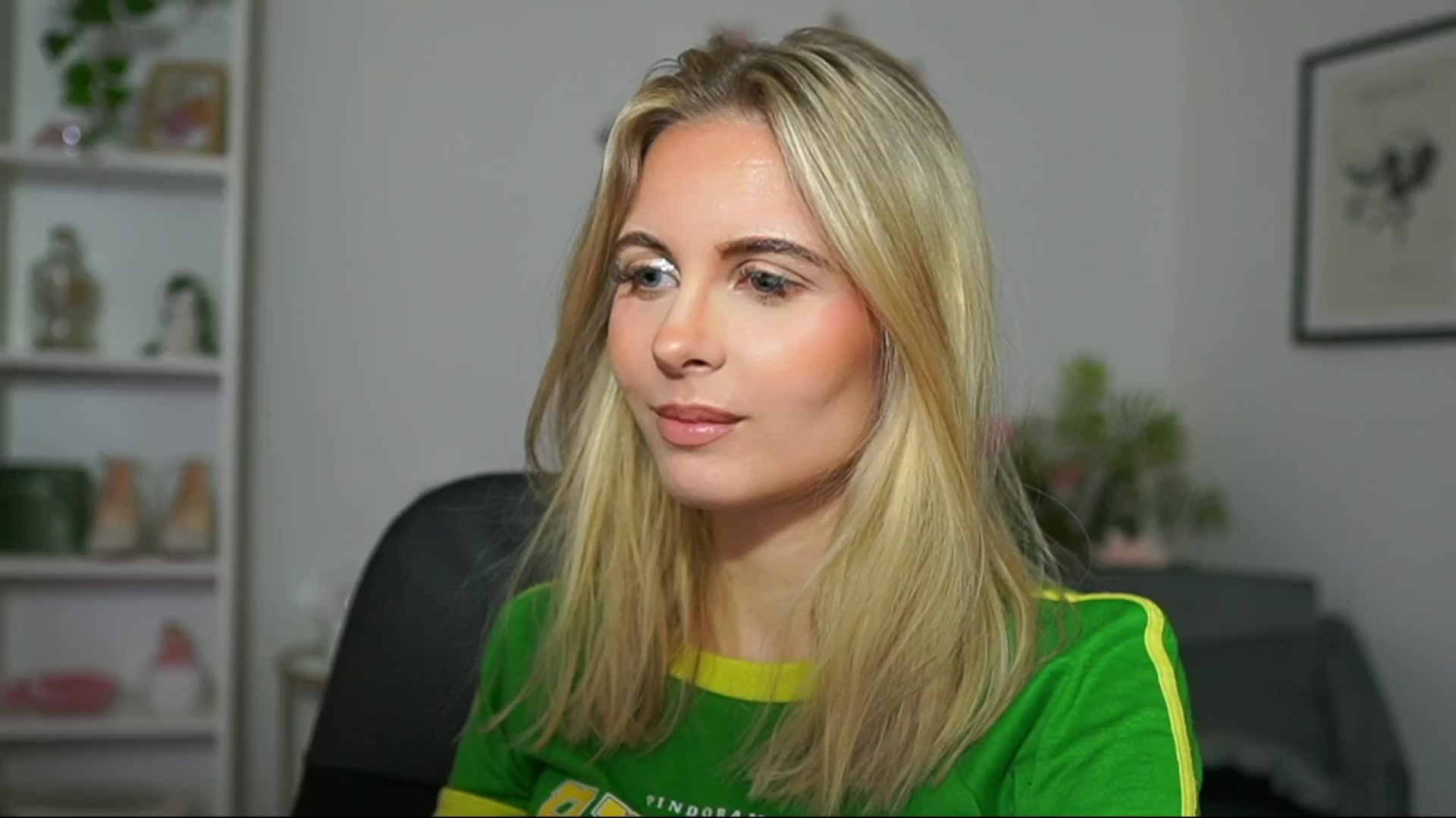 Gallery image thumbnail from Catecrago_'s myfreecams stream on, 03/14/2025, 09:29 image 13 of 20