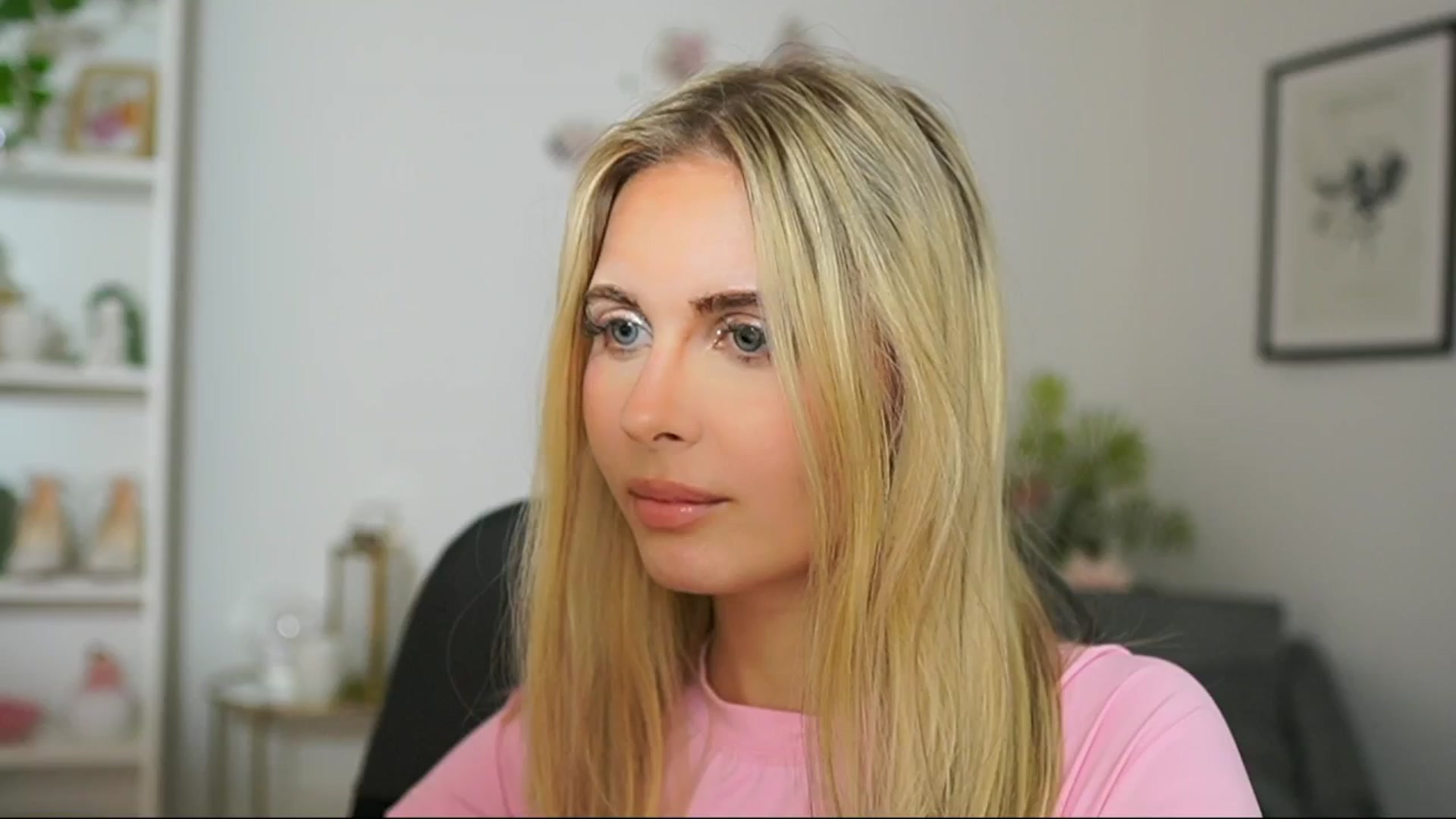 Gallery image thumbnail from Catecrago_'s myfreecams stream on, 03/15/2025, 16:07 image 8 of 20