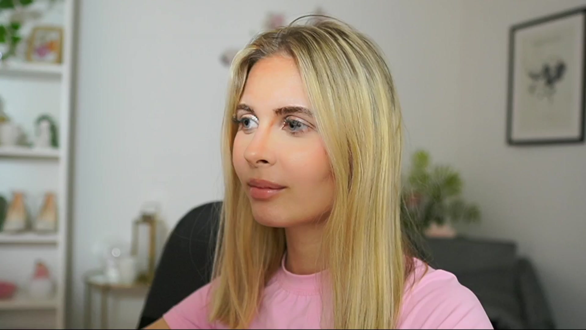 Gallery image thumbnail from Catecrago_'s myfreecams stream on, 03/15/2025, 16:07 image 17 of 20