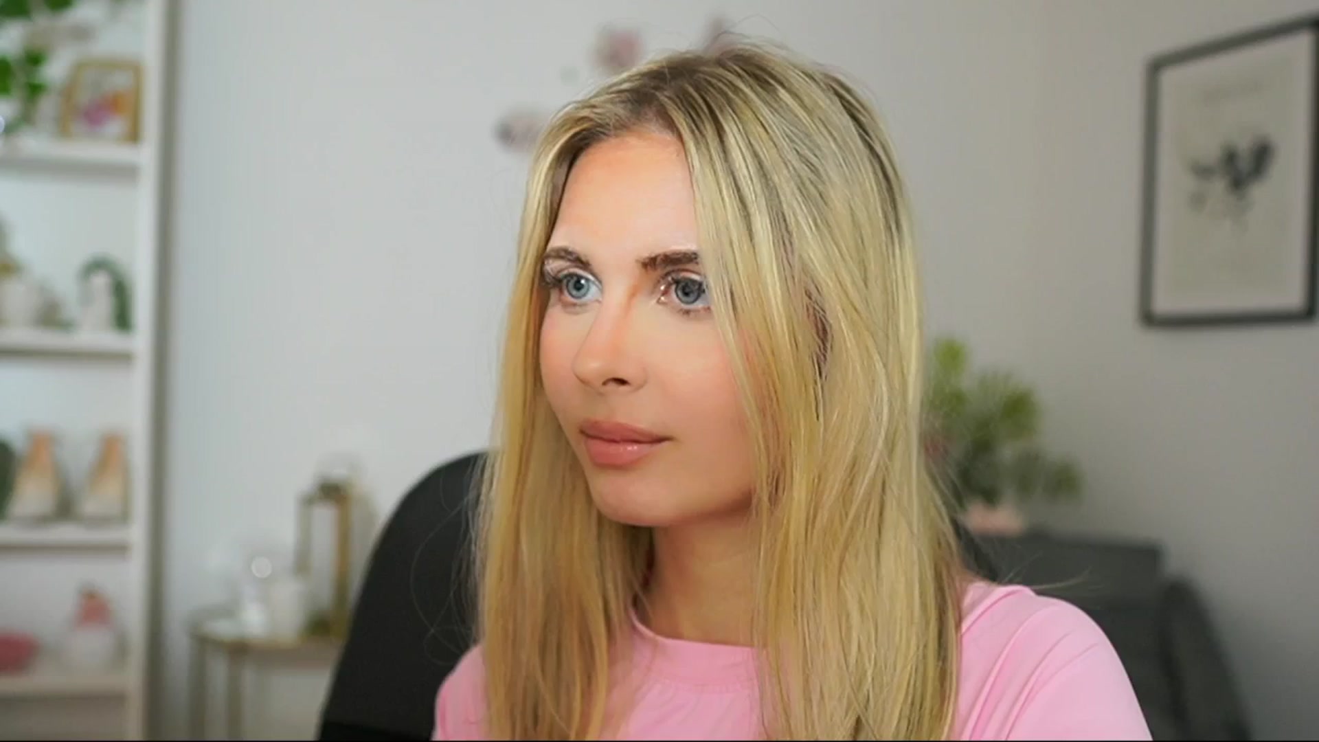 Gallery image thumbnail from Catecrago_'s myfreecams stream on, 03/15/2025, 16:07 image 4 of 20