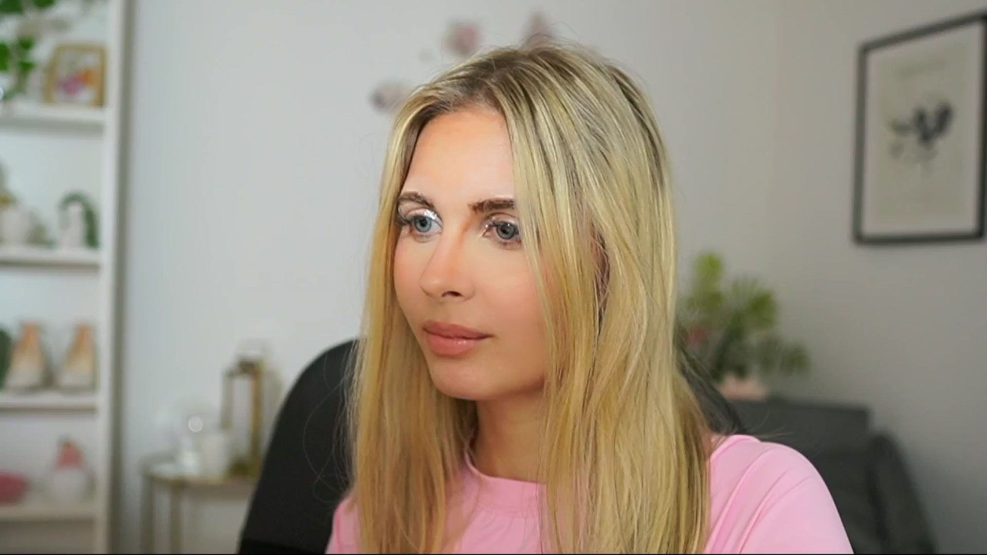 Gallery image thumbnail from Catecrago_'s myfreecams stream on, 03/15/2025, 16:07 image 9 of 20