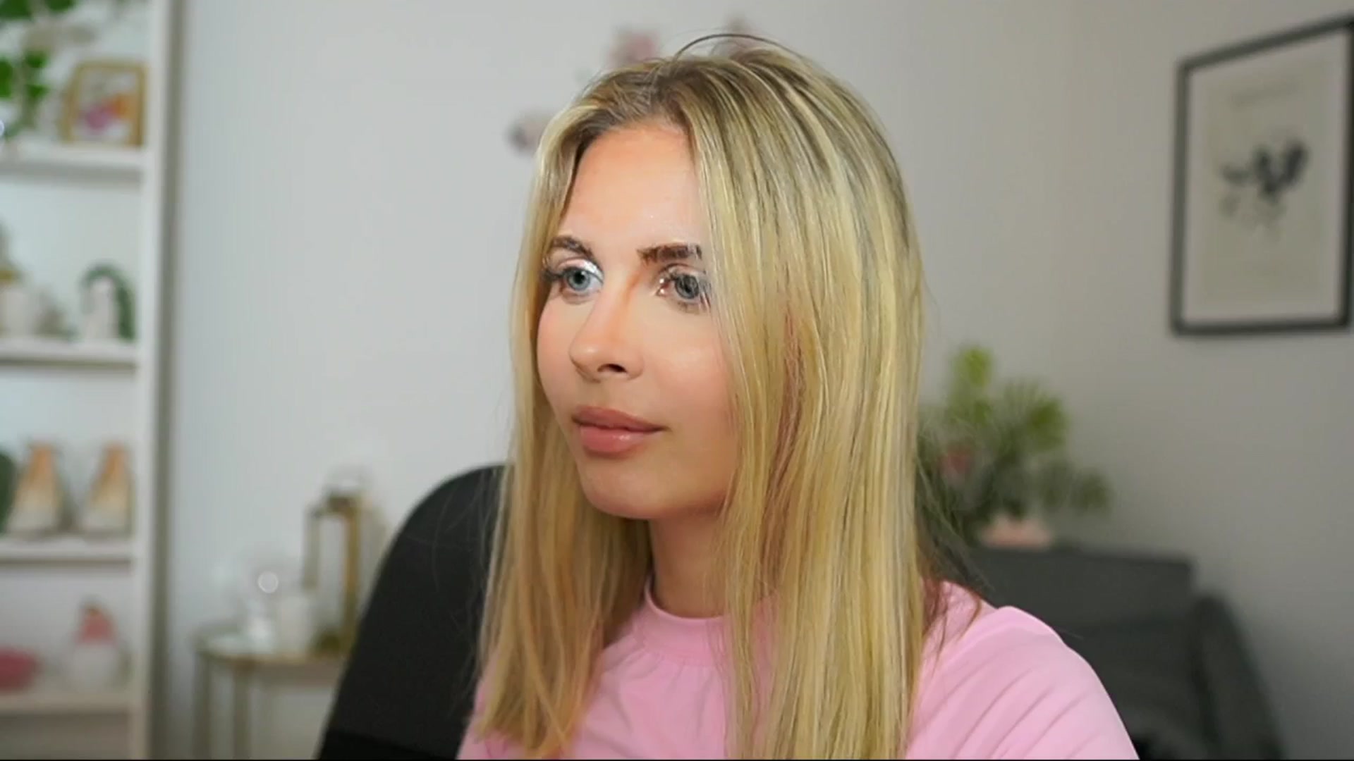 Gallery image thumbnail from Catecrago_'s myfreecams stream on, 03/15/2025, 16:07 image 15 of 20