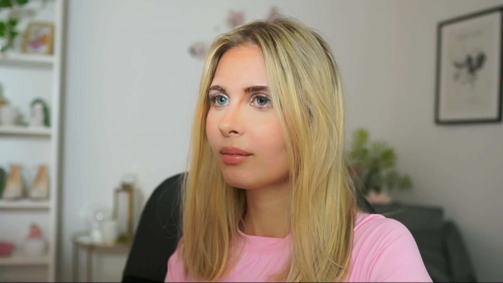 Gallery image thumbnail from Catecrago_'s myfreecams stream on, 03/15/2025, 16:07 image 1 of 20