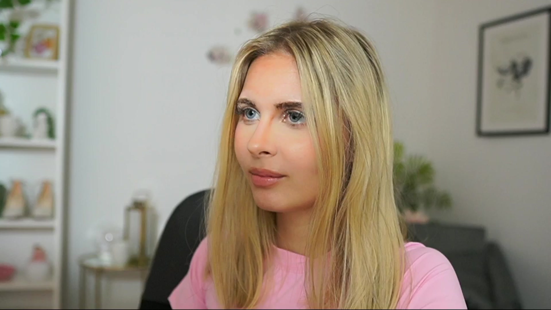 Gallery image thumbnail from Catecrago_'s myfreecams stream on, 03/15/2025, 16:07 image 10 of 20