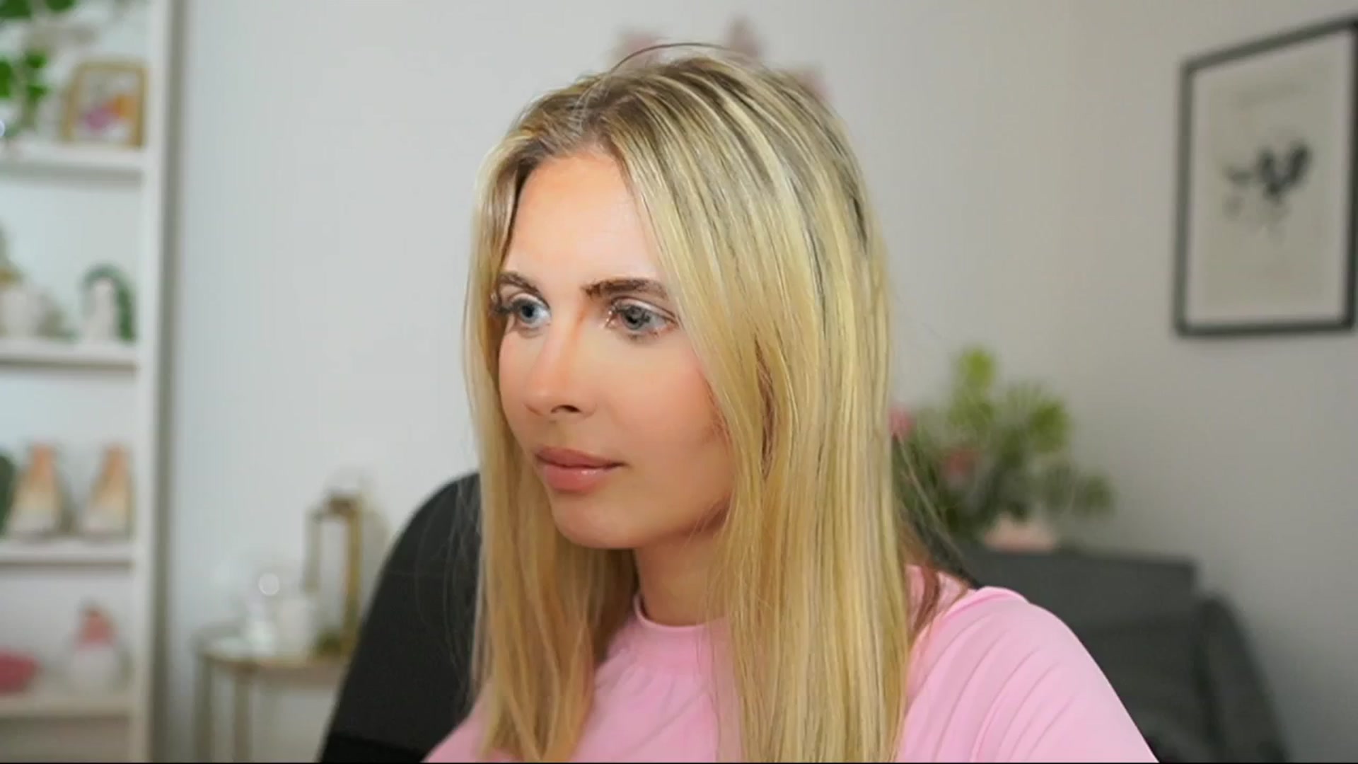 Gallery image thumbnail from Catecrago_'s myfreecams stream on, 03/15/2025, 16:07 image 19 of 20