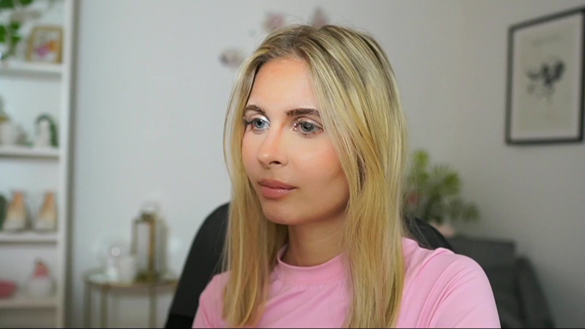 Gallery image thumbnail from Catecrago_'s myfreecams stream on, 03/15/2025, 17:15 image 18 of 20