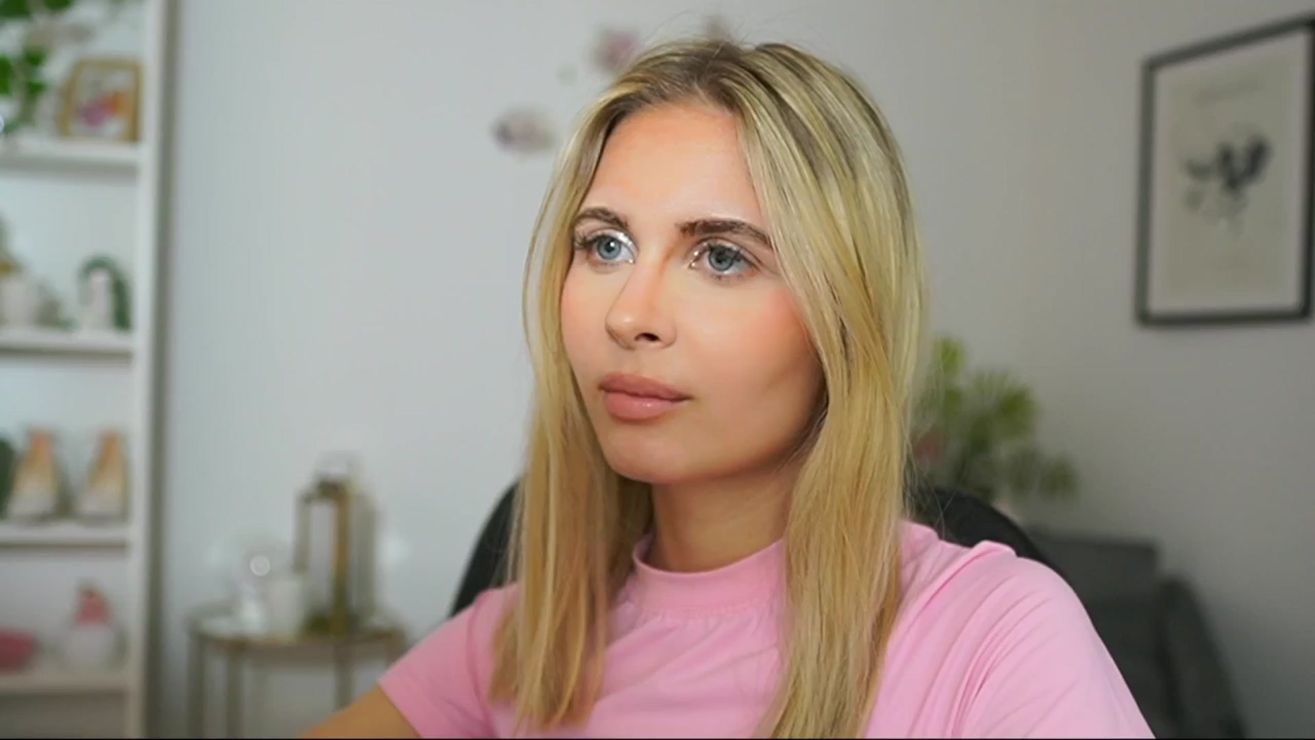 Gallery image thumbnail from Catecrago_'s myfreecams stream on, 03/15/2025, 17:15 image 13 of 20