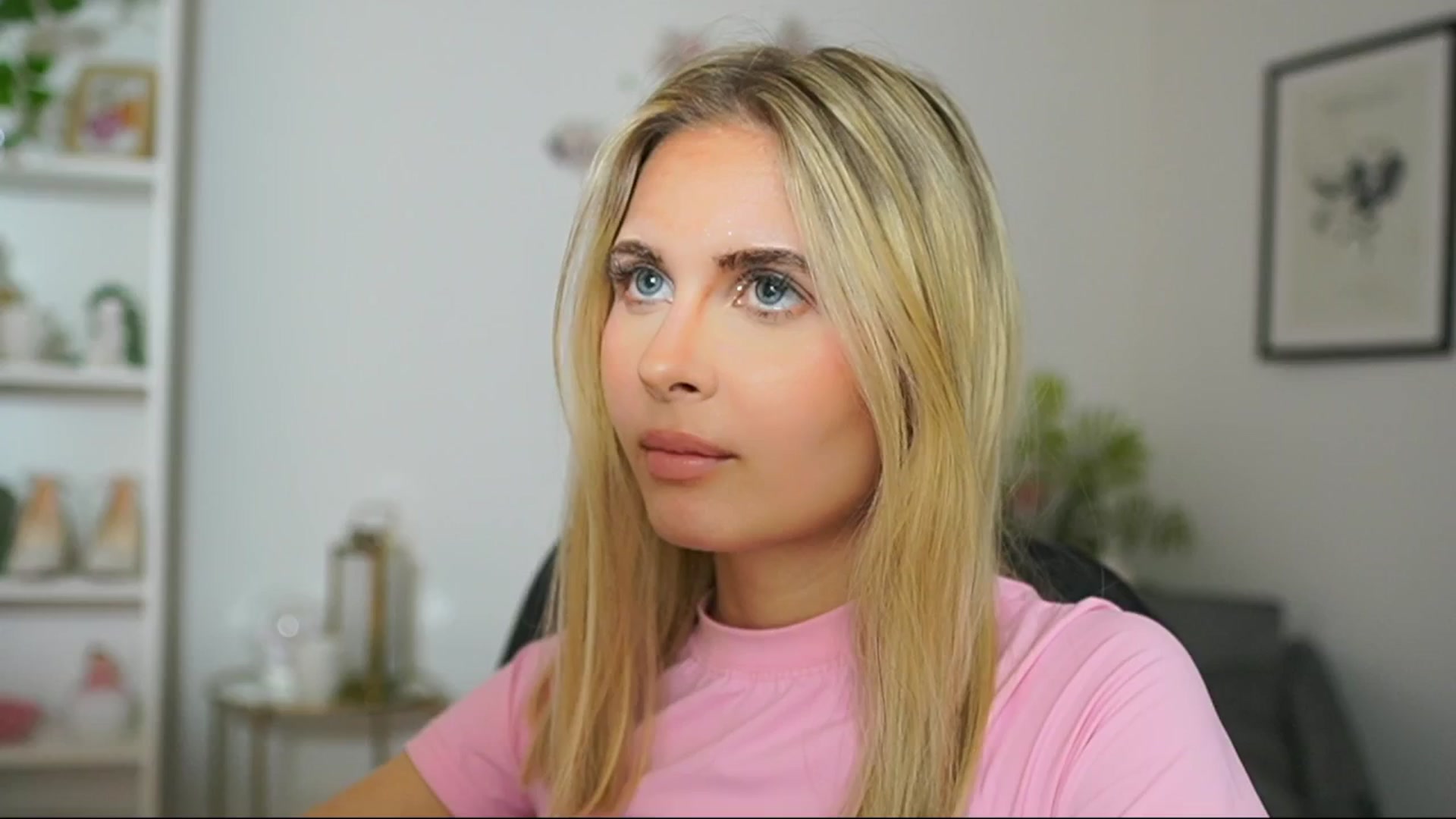 Gallery image thumbnail from Catecrago_'s myfreecams stream on, 03/15/2025, 17:15 image 15 of 20