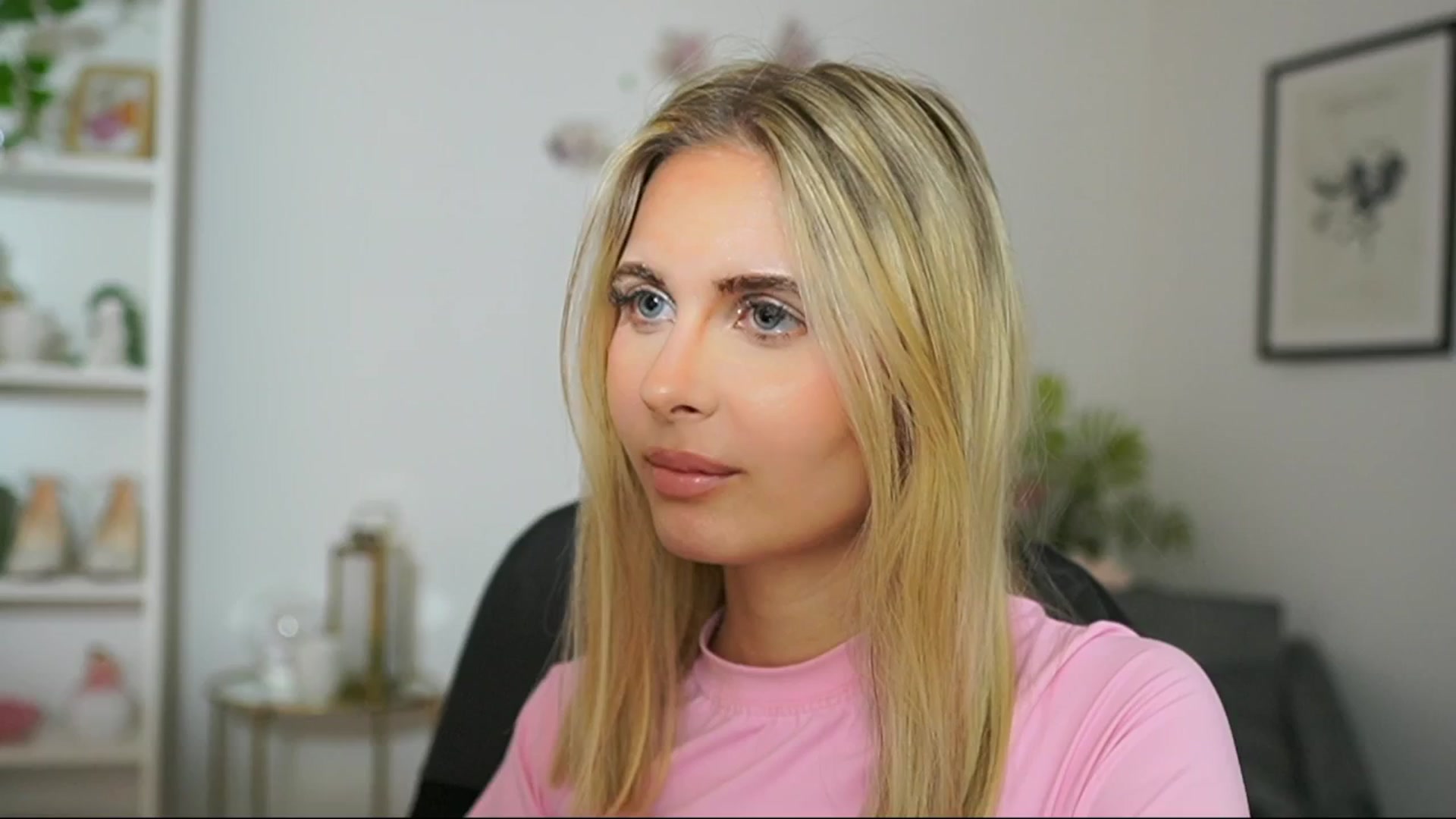 Gallery image thumbnail from Catecrago_'s myfreecams stream on, 03/15/2025, 17:15 image 19 of 20