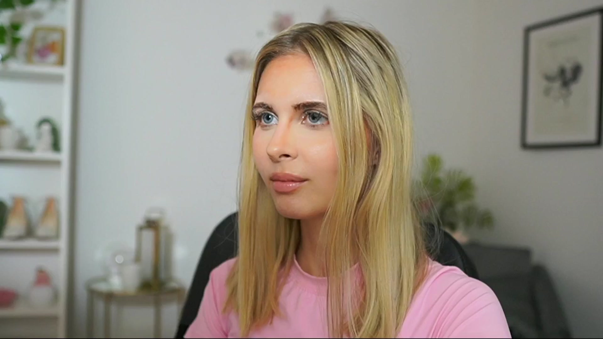 Gallery image thumbnail from Catecrago_'s myfreecams stream on, 03/15/2025, 17:15 image 2 of 20