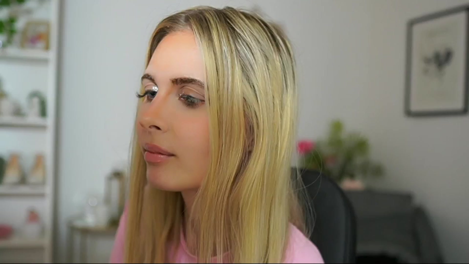 Gallery image thumbnail from Catecrago_'s myfreecams stream on, 03/15/2025, 17:15 image 1 of 20