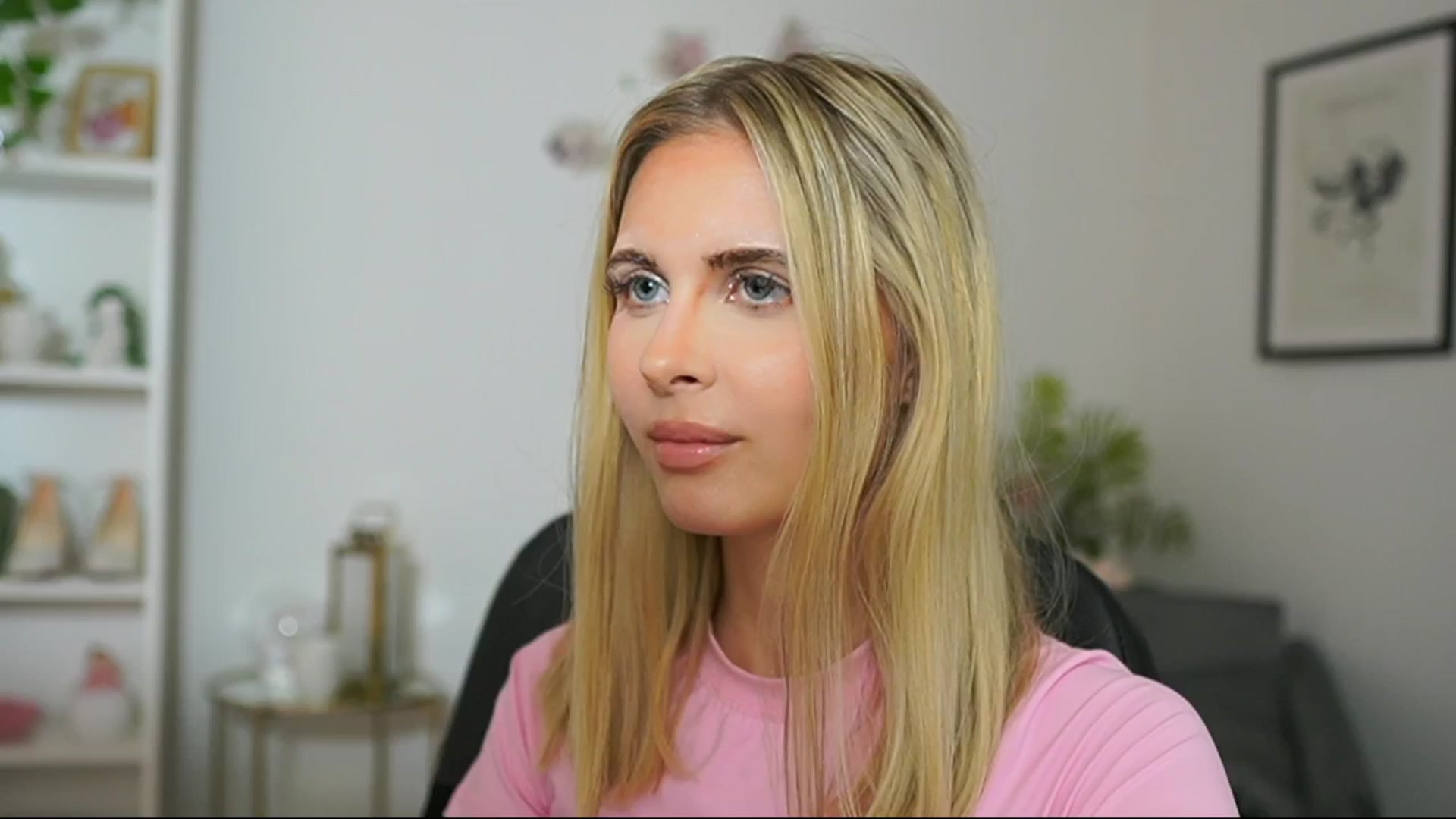 Gallery image thumbnail from Catecrago_'s myfreecams stream on, 03/15/2025, 17:15 image 3 of 20