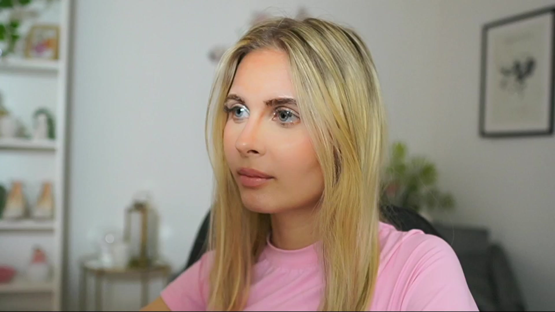 Gallery image thumbnail from Catecrago_'s myfreecams stream on, 03/15/2025, 17:15 image 16 of 20