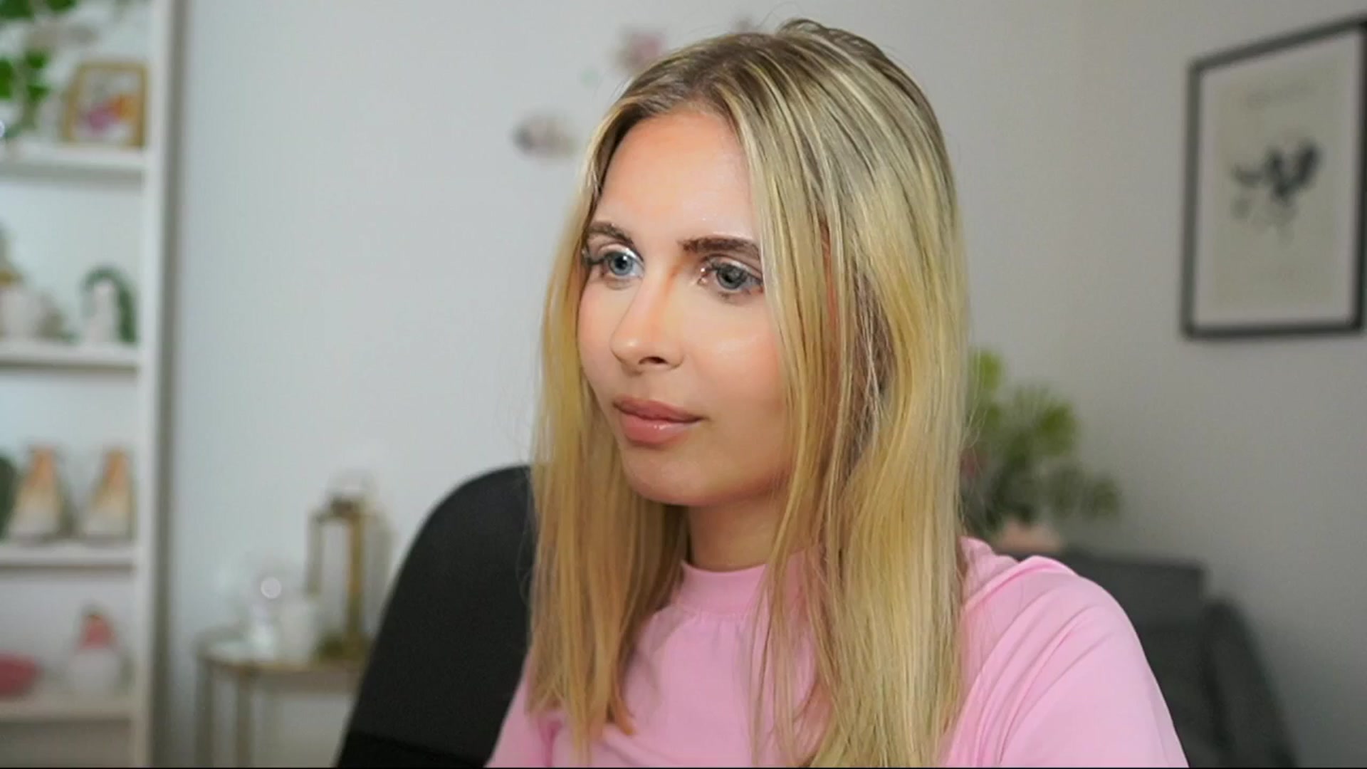 Gallery image thumbnail from Catecrago_'s myfreecams stream on, 03/15/2025, 18:52 image 17 of 20