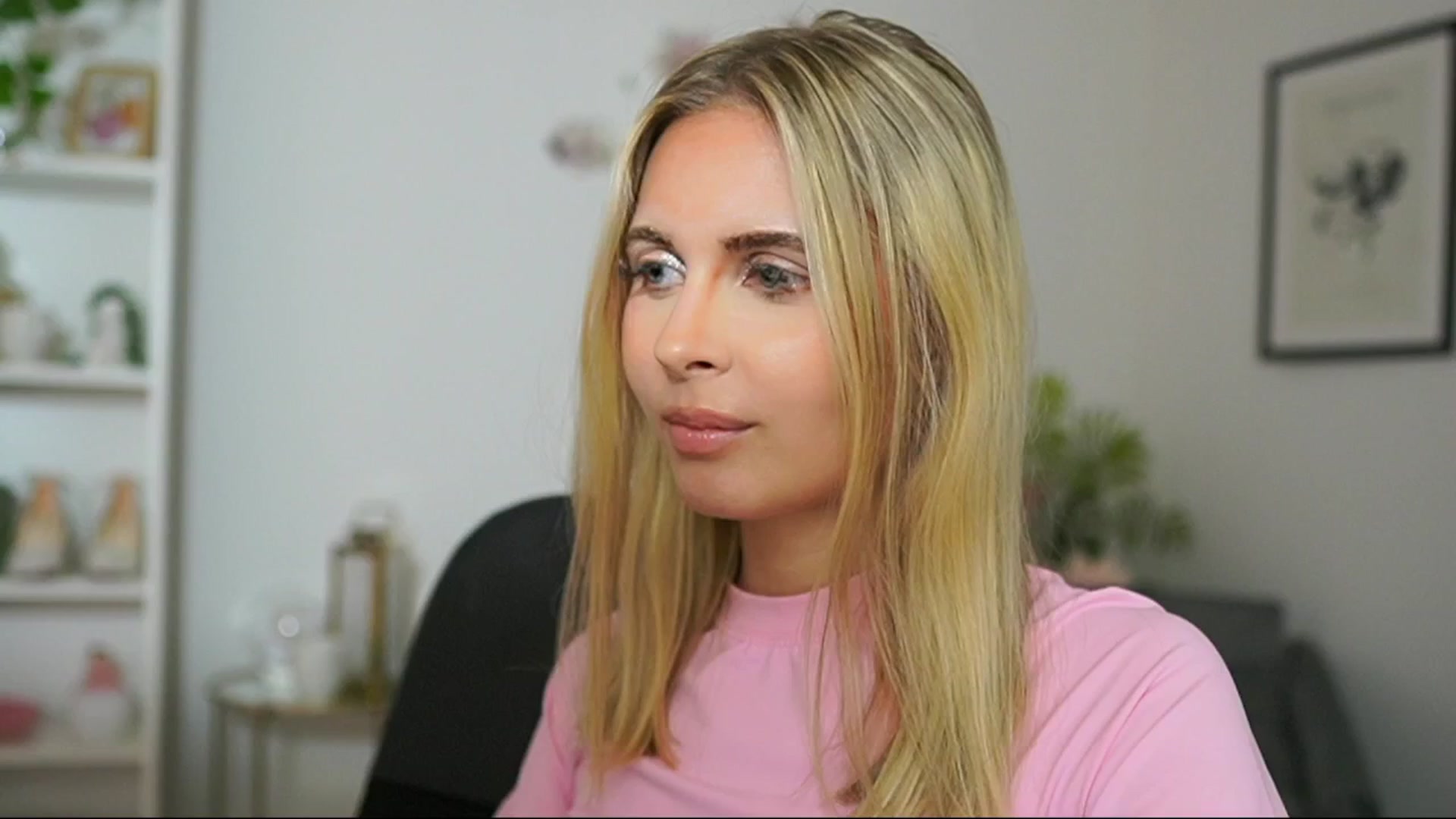 Gallery image thumbnail from Catecrago_'s myfreecams stream on, 03/15/2025, 18:52 image 15 of 20