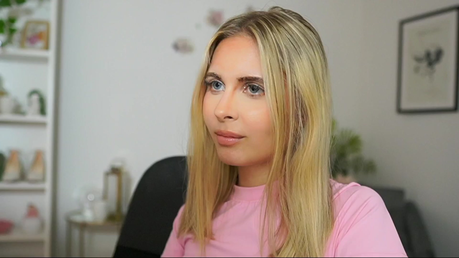 Gallery image thumbnail from Catecrago_'s myfreecams stream on, 03/15/2025, 18:52 image 18 of 20