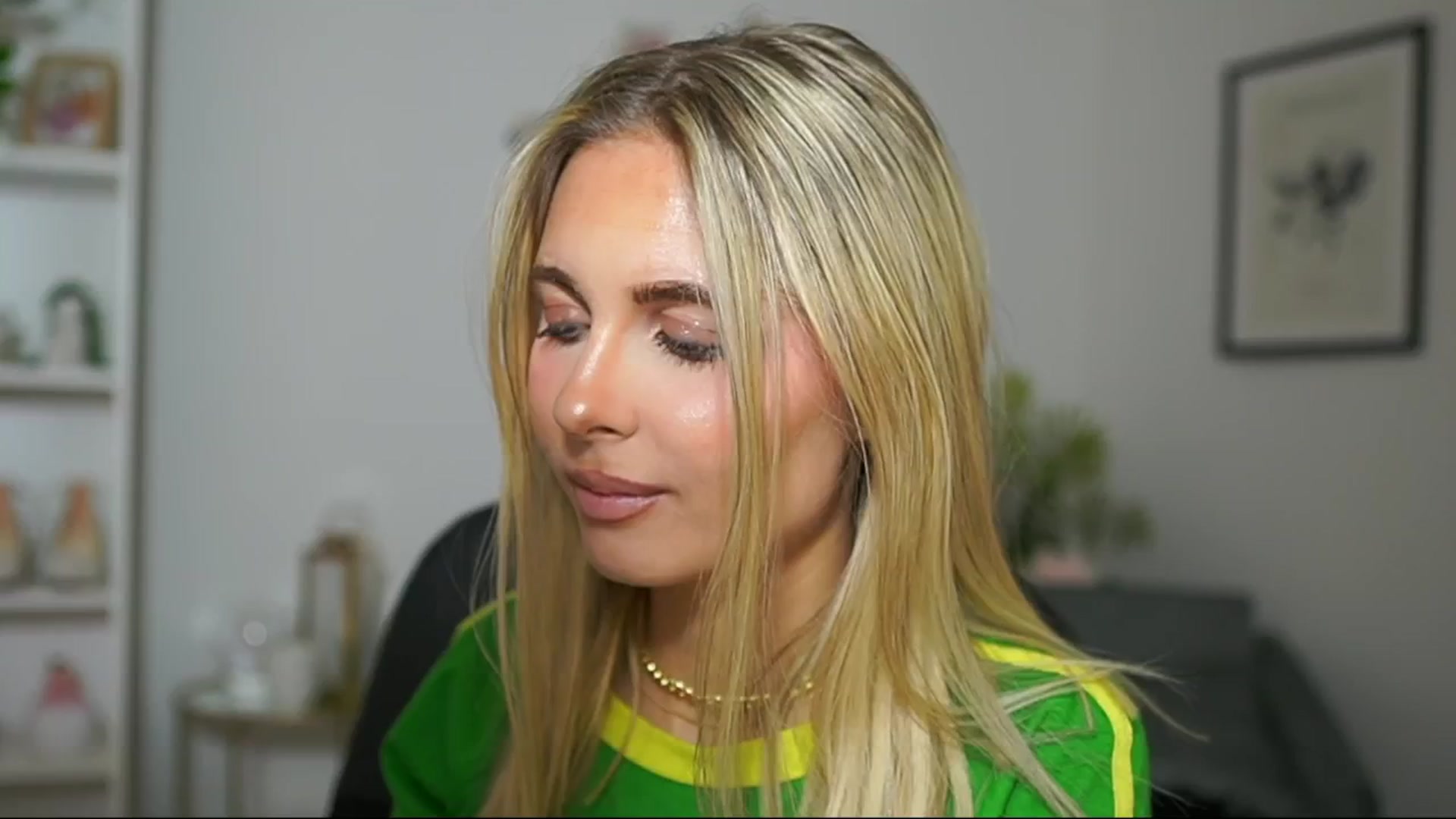 Gallery image thumbnail from Catecrago_'s myfreecams stream on, 03/18/2025, 16:31 image 18 of 20