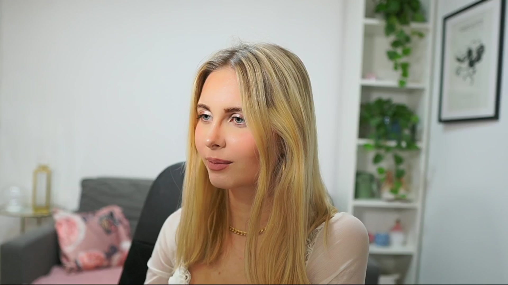 Gallery image thumbnail from Catecrago_'s myfreecams stream on, 04/08/2025, 13:46 image 10 of 20