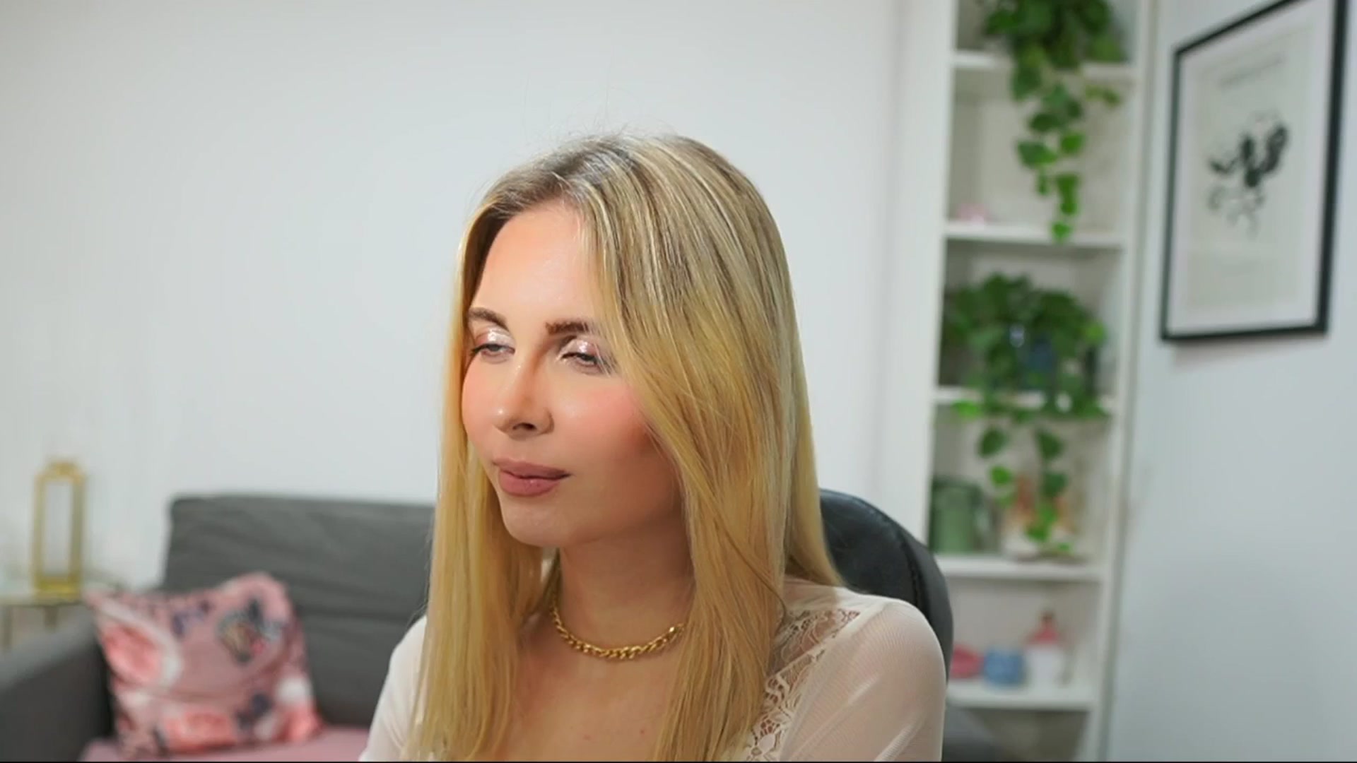 Gallery image thumbnail from Catecrago_'s myfreecams stream on, 04/08/2025, 16:30 image 16 of 20
