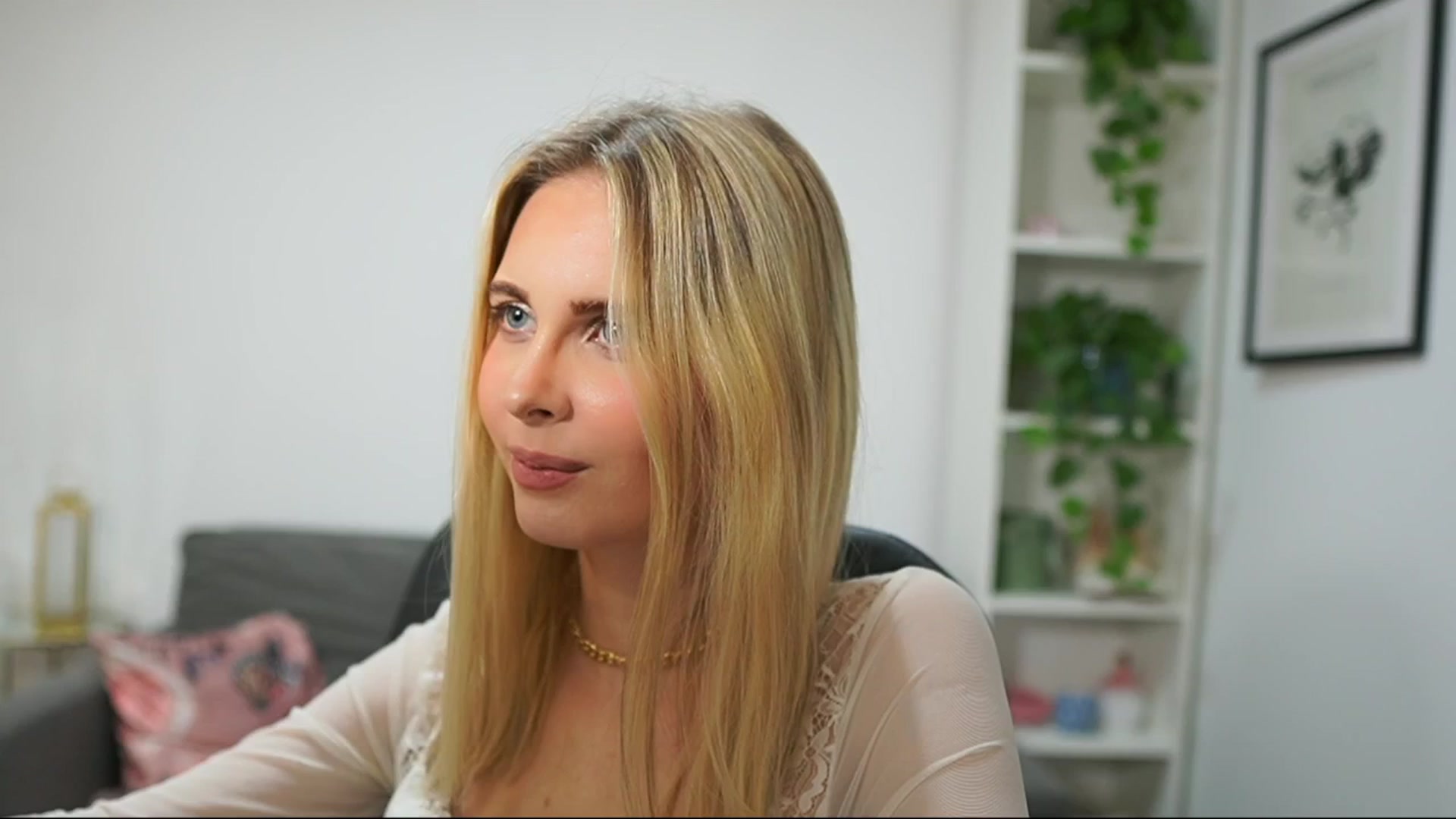Gallery image thumbnail from Catecrago_'s myfreecams stream on, 04/08/2025, 18:04 image 17 of 20