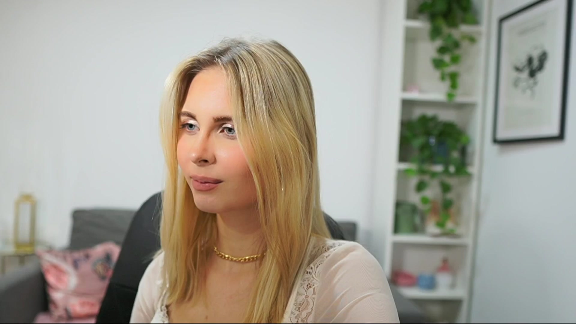 Gallery image thumbnail from Catecrago_'s myfreecams stream on, 04/08/2025, 18:04 image 4 of 20