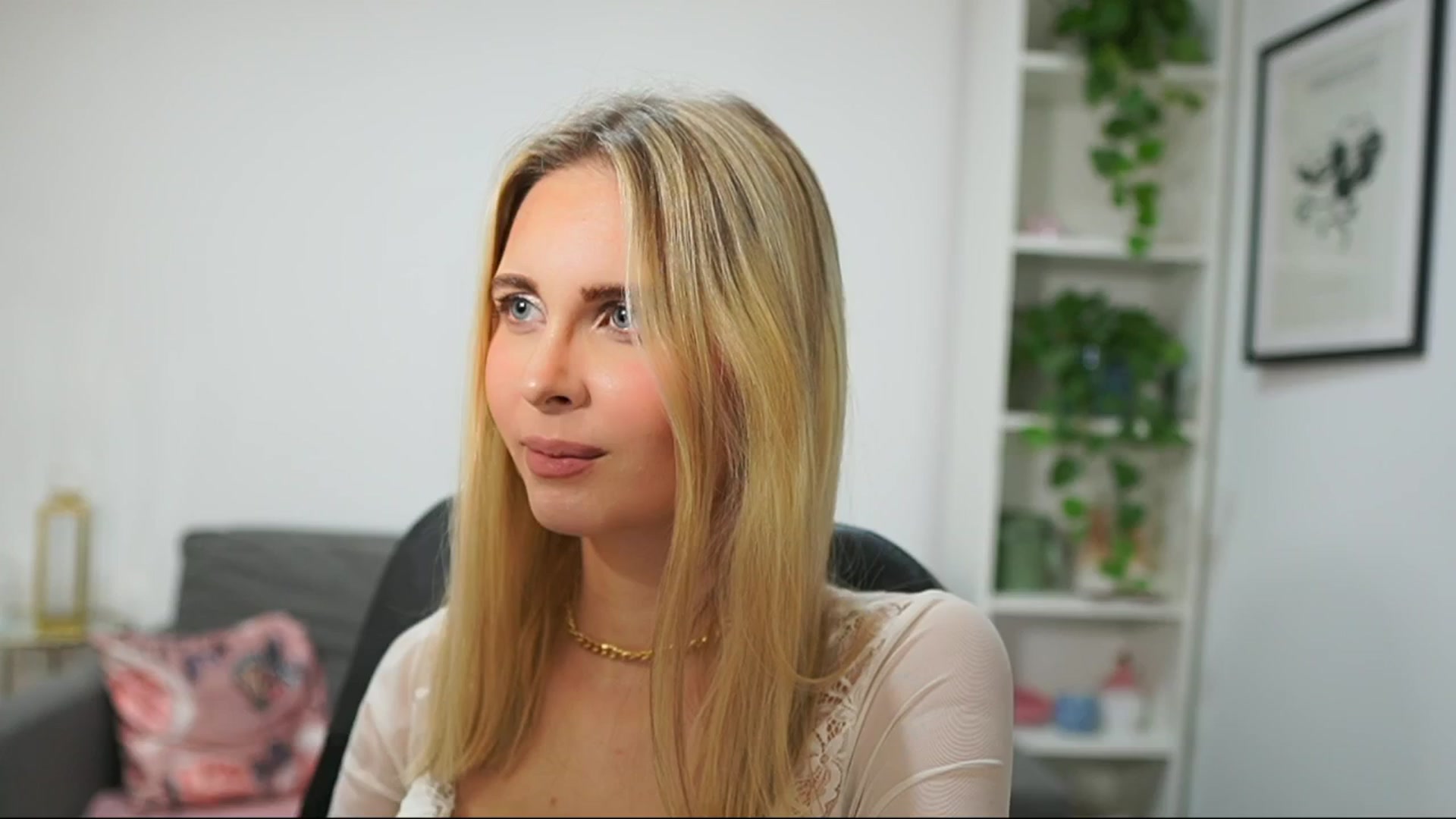 Gallery image thumbnail from Catecrago_'s myfreecams stream on, 04/08/2025, 18:04 image 15 of 20