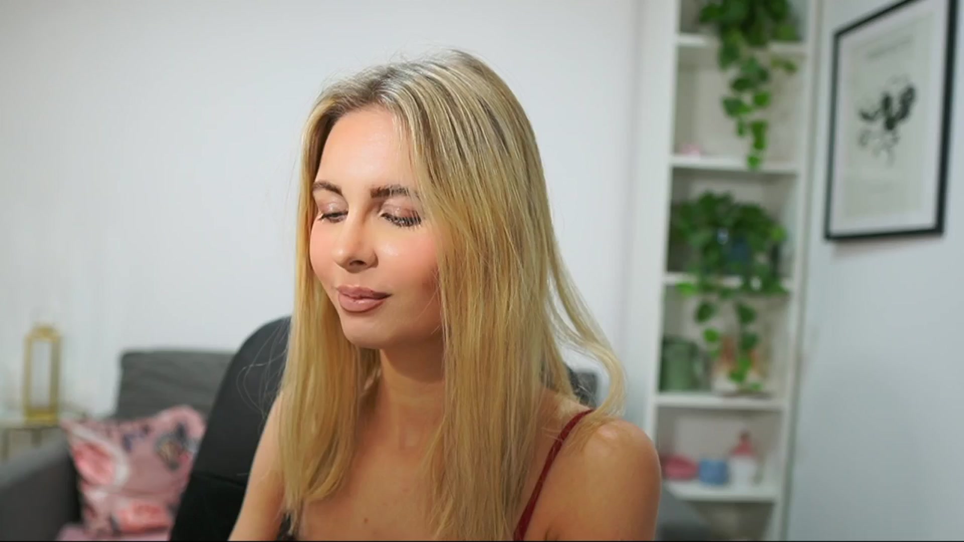 Gallery image thumbnail from Catecrago_'s myfreecams stream on, 04/09/2025, 10:19 image 3 of 20