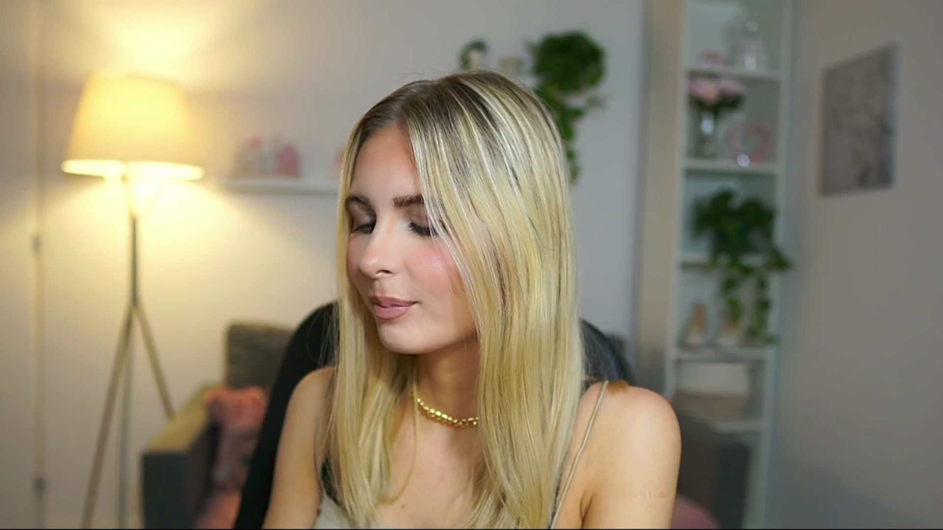 Gallery image thumbnail from Catecrago_'s myfreecams stream on, 04/10/2025, 14:27 image 6 of 20