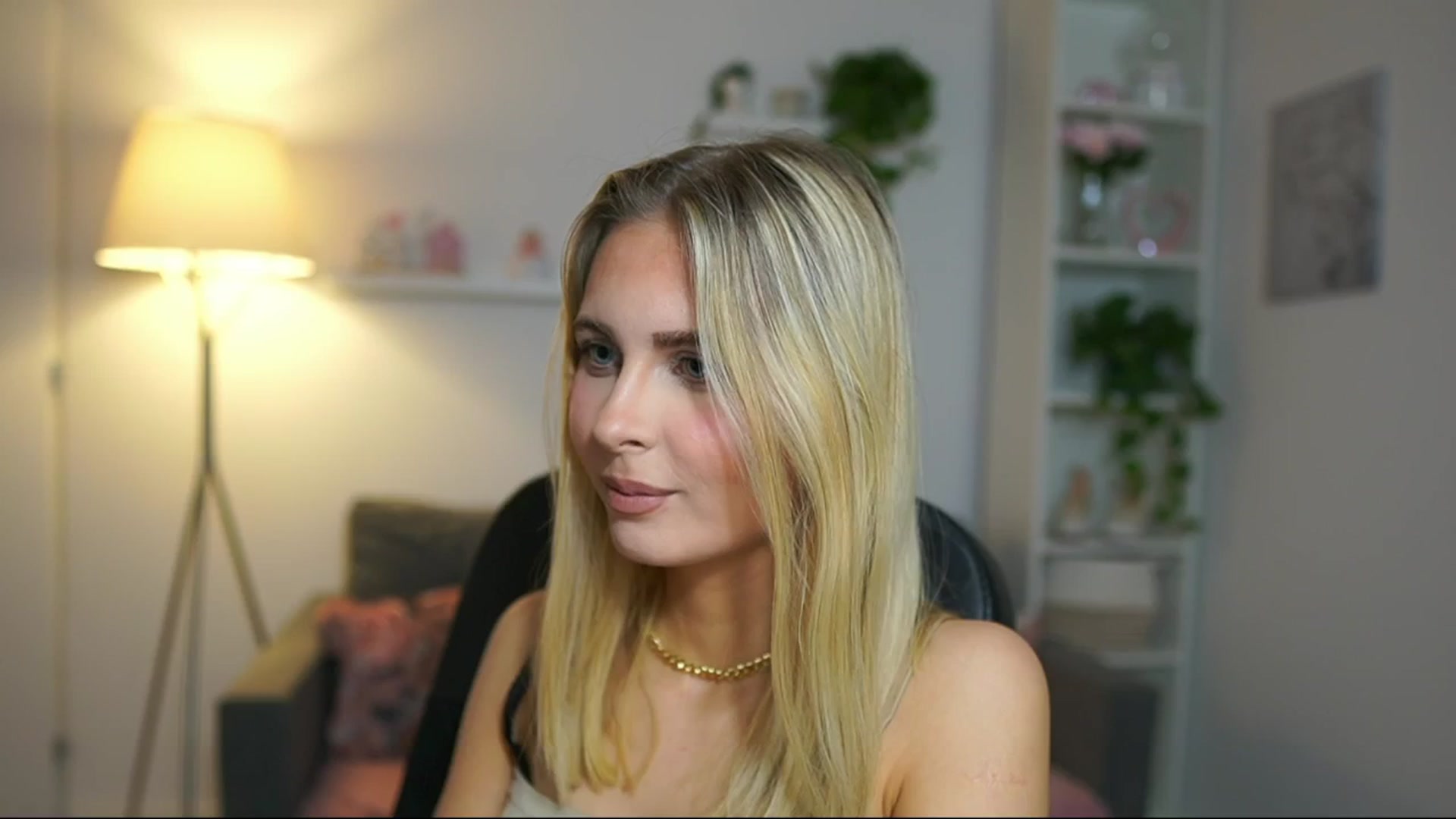 Gallery image thumbnail from Catecrago_'s myfreecams stream on, 04/10/2025, 14:27 image 17 of 20