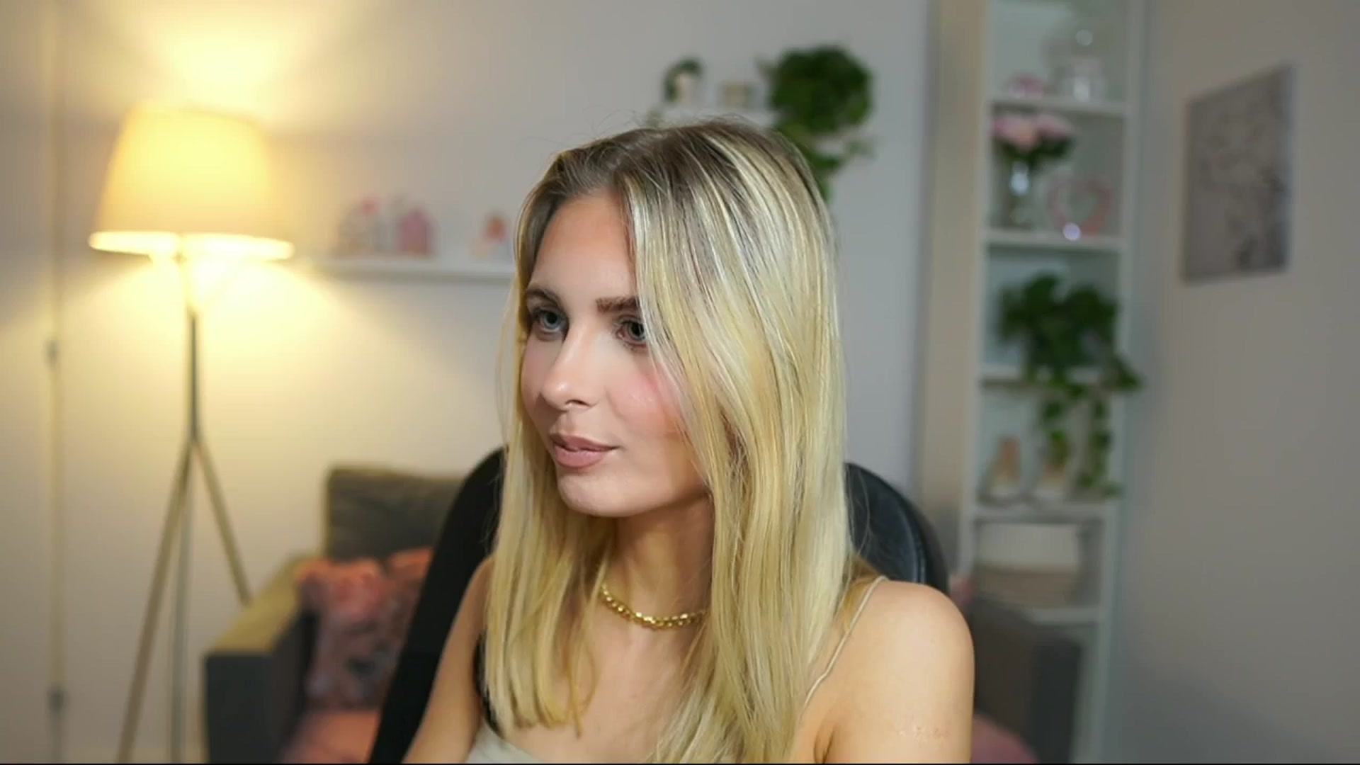 Gallery image thumbnail from Catecrago_'s myfreecams stream on, 04/10/2025, 14:27 image 14 of 20