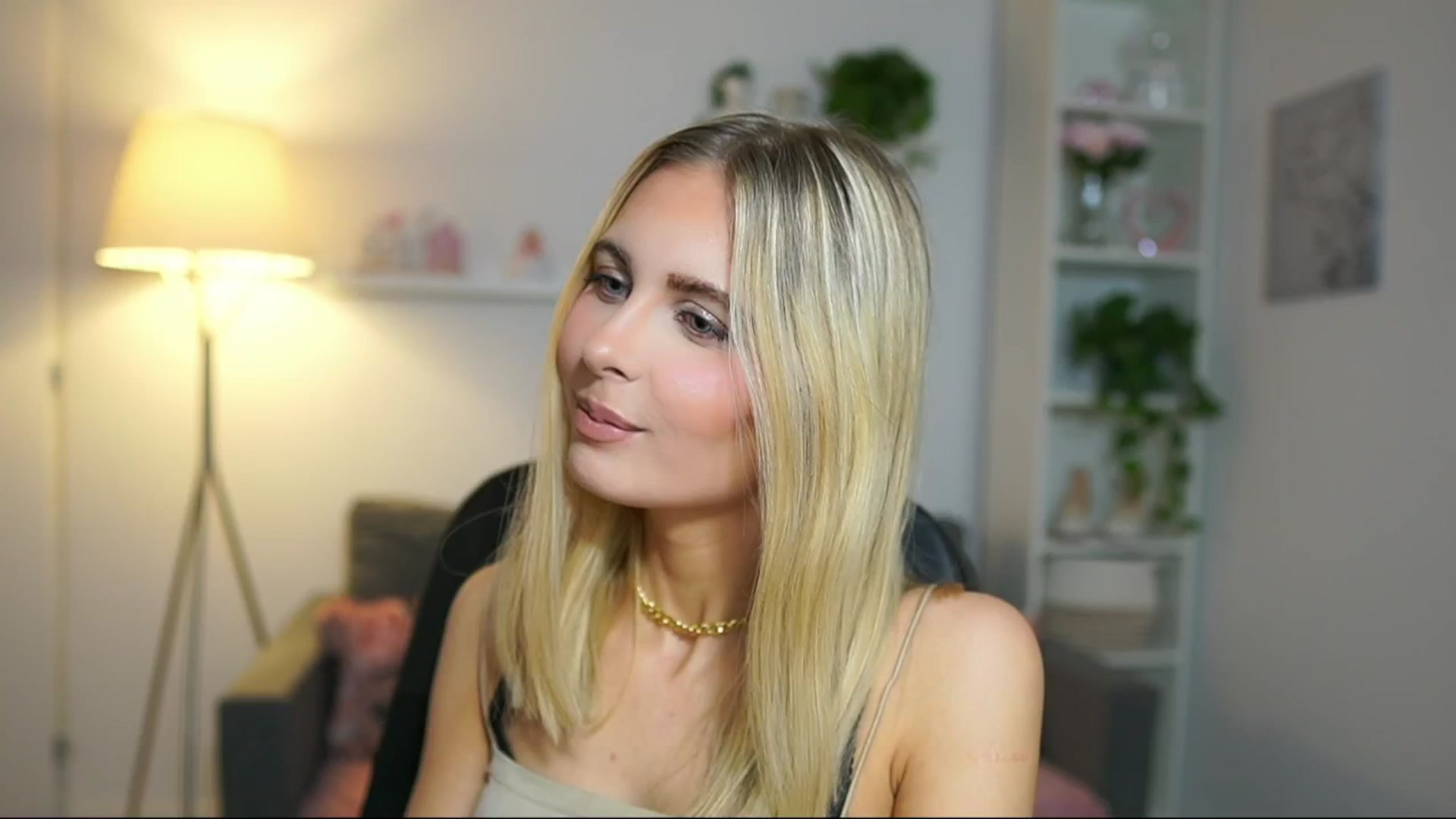 Gallery image thumbnail from Catecrago_'s myfreecams stream on, 04/10/2025, 14:27 image 5 of 20