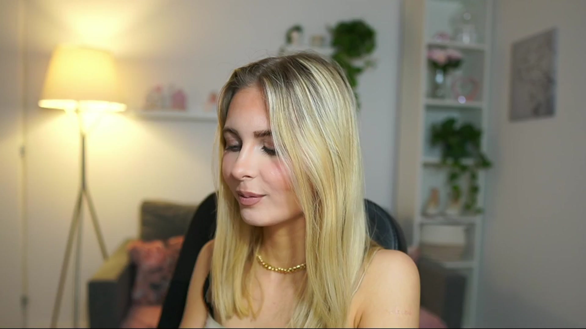 Gallery image thumbnail from Catecrago_'s myfreecams stream on, 04/10/2025, 14:27 image 16 of 20